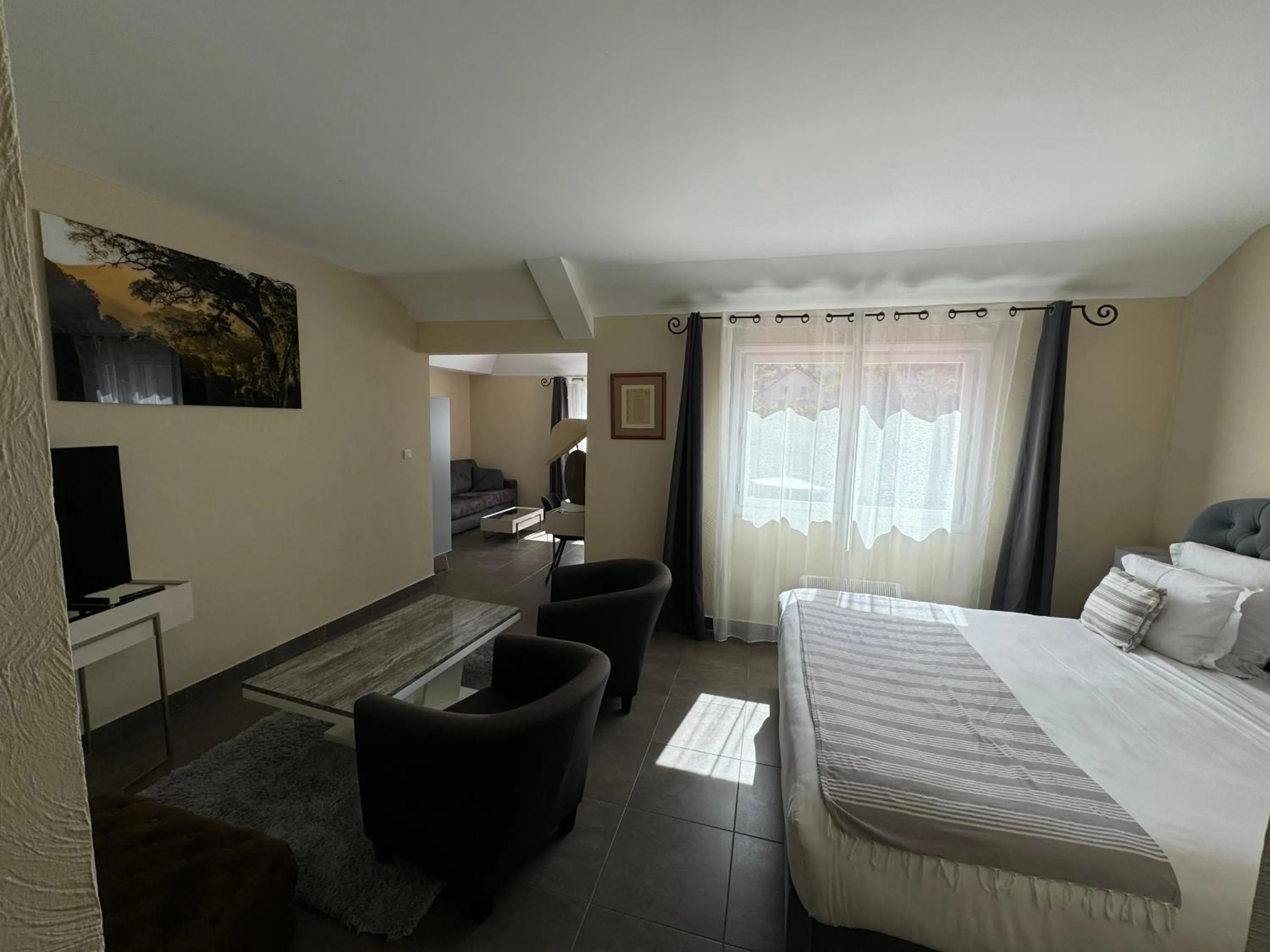 Bathroom, Bed in Hotel Le Cilaos