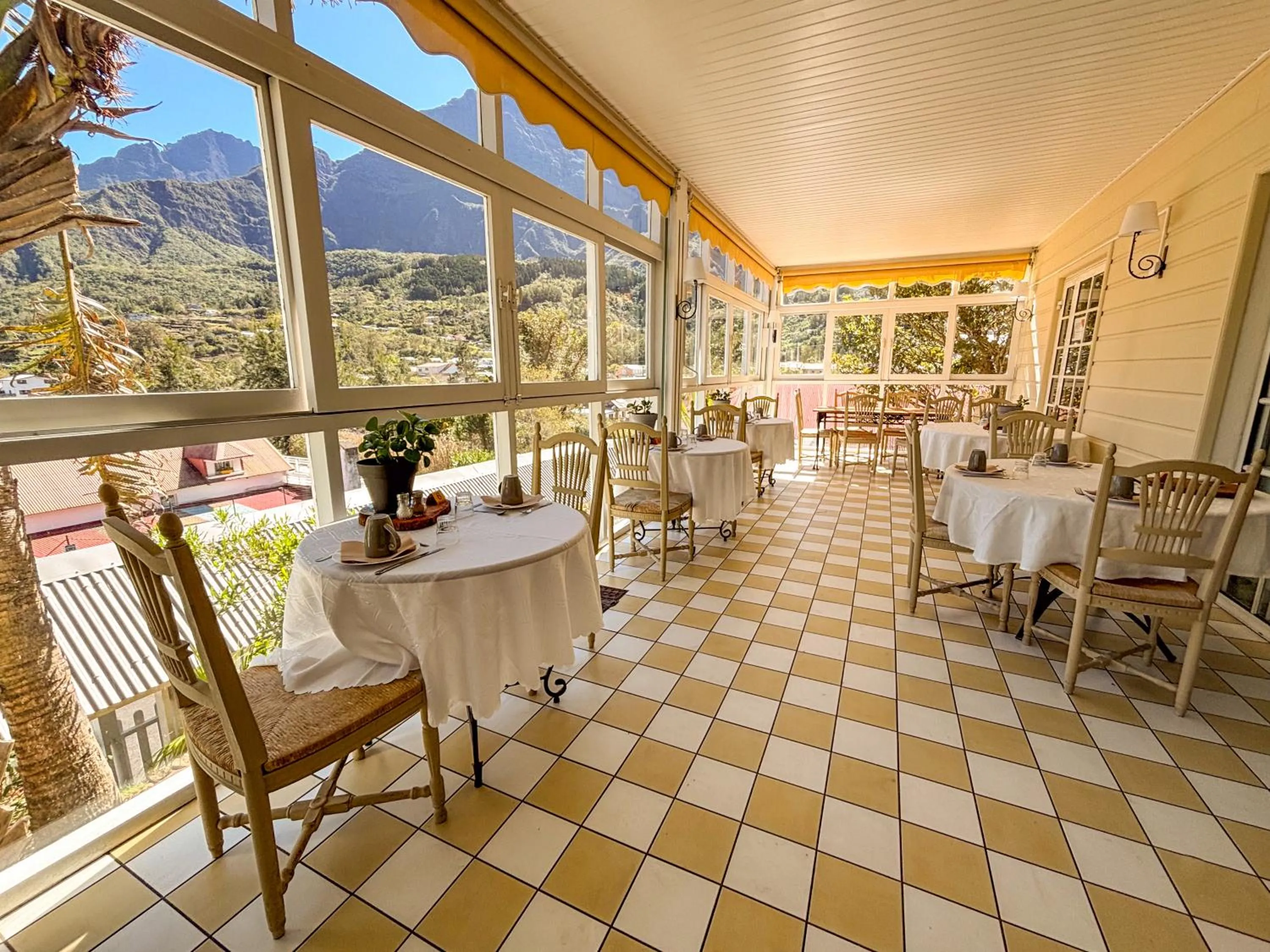 Restaurant/places to eat in Hotel Le Cilaos