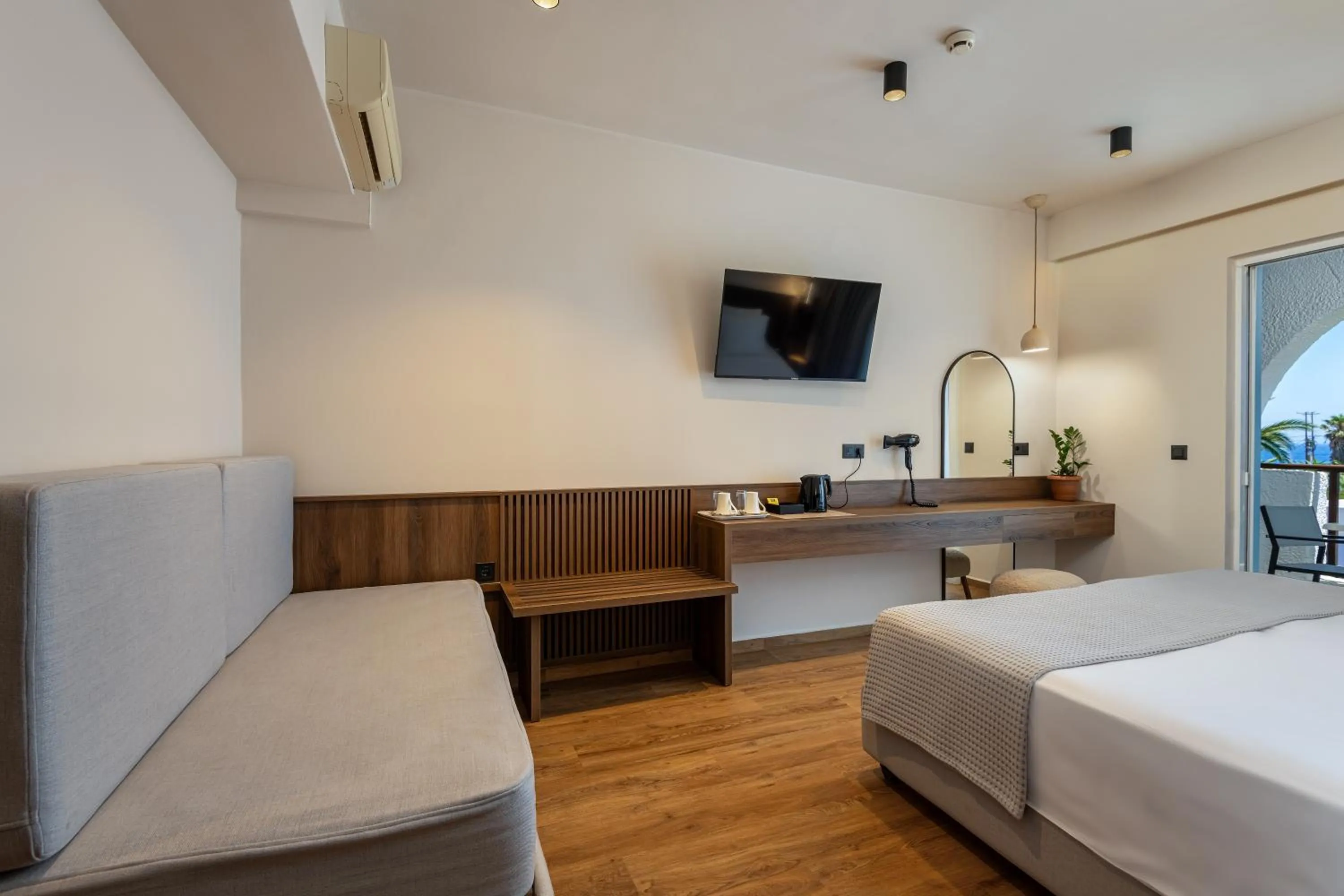 Photo of the whole room, Bed in Kalimera Mare