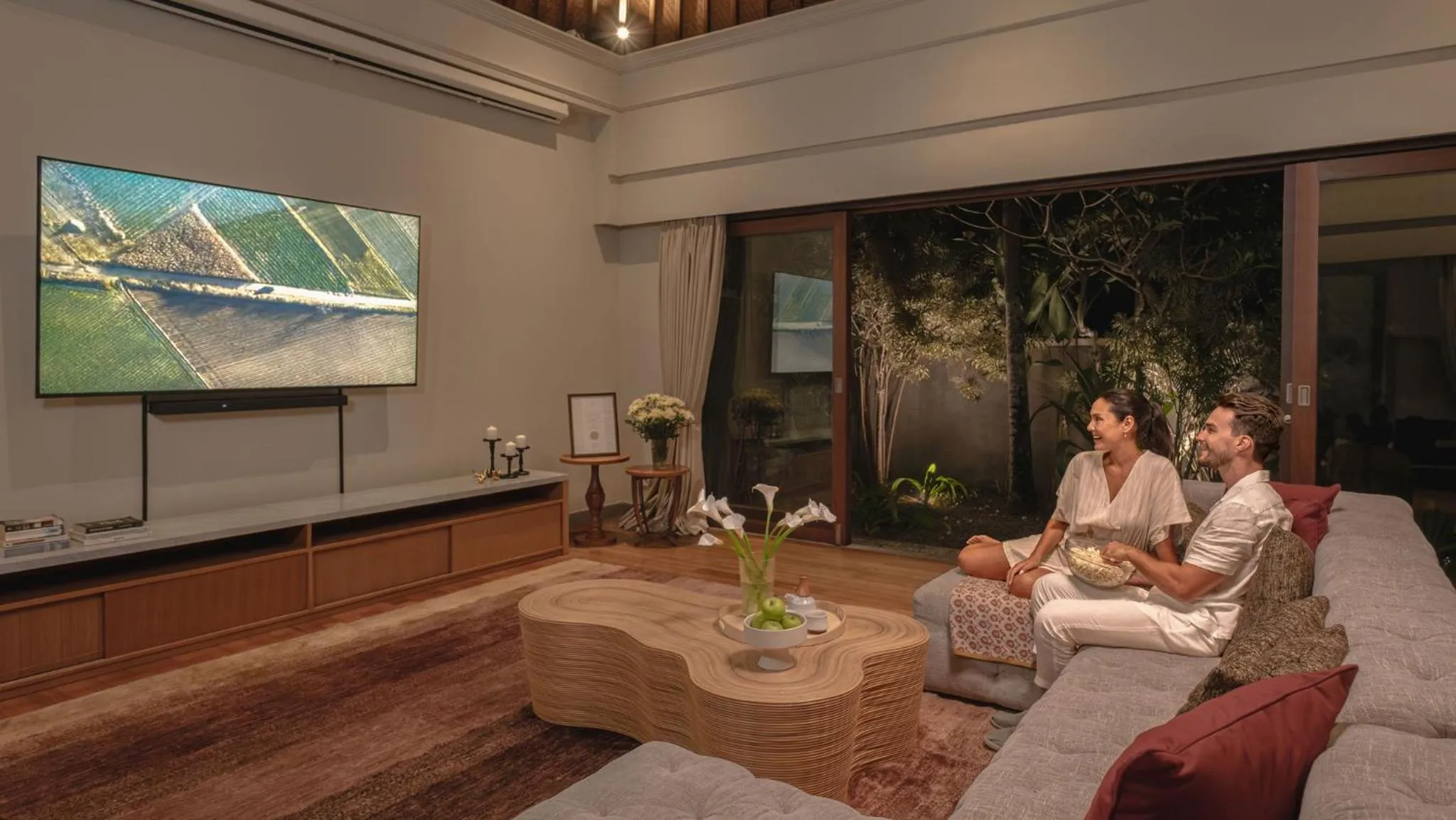 TV and multimedia in The Shanti Residence by Elite Havens