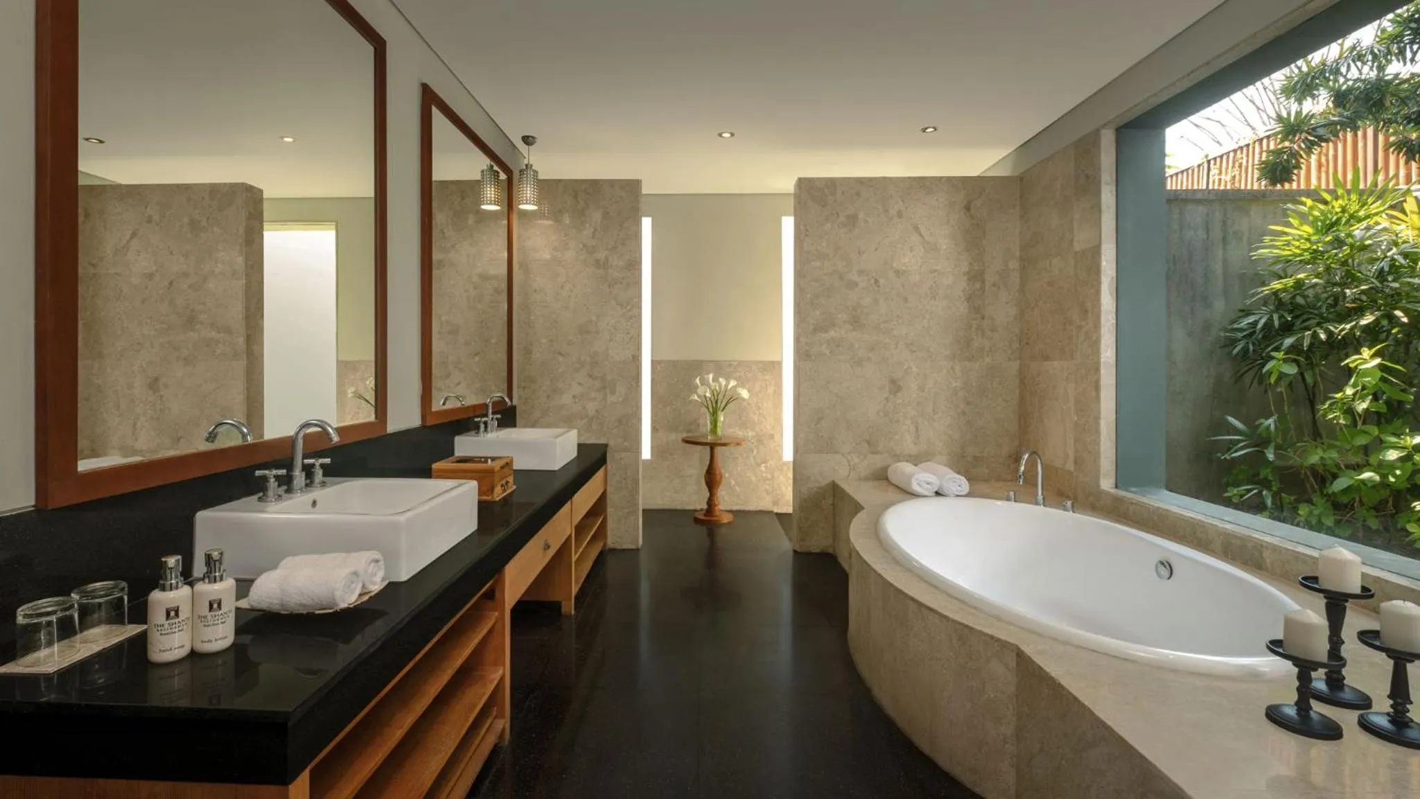 Bathroom in The Shanti Residence by Elite Havens