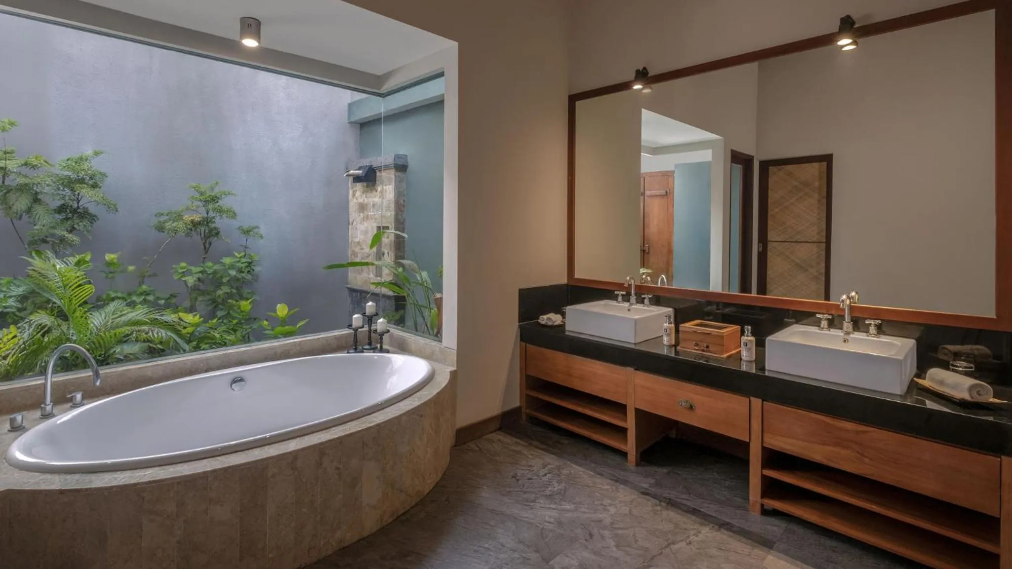 Bathroom in The Shanti Residence by Elite Havens