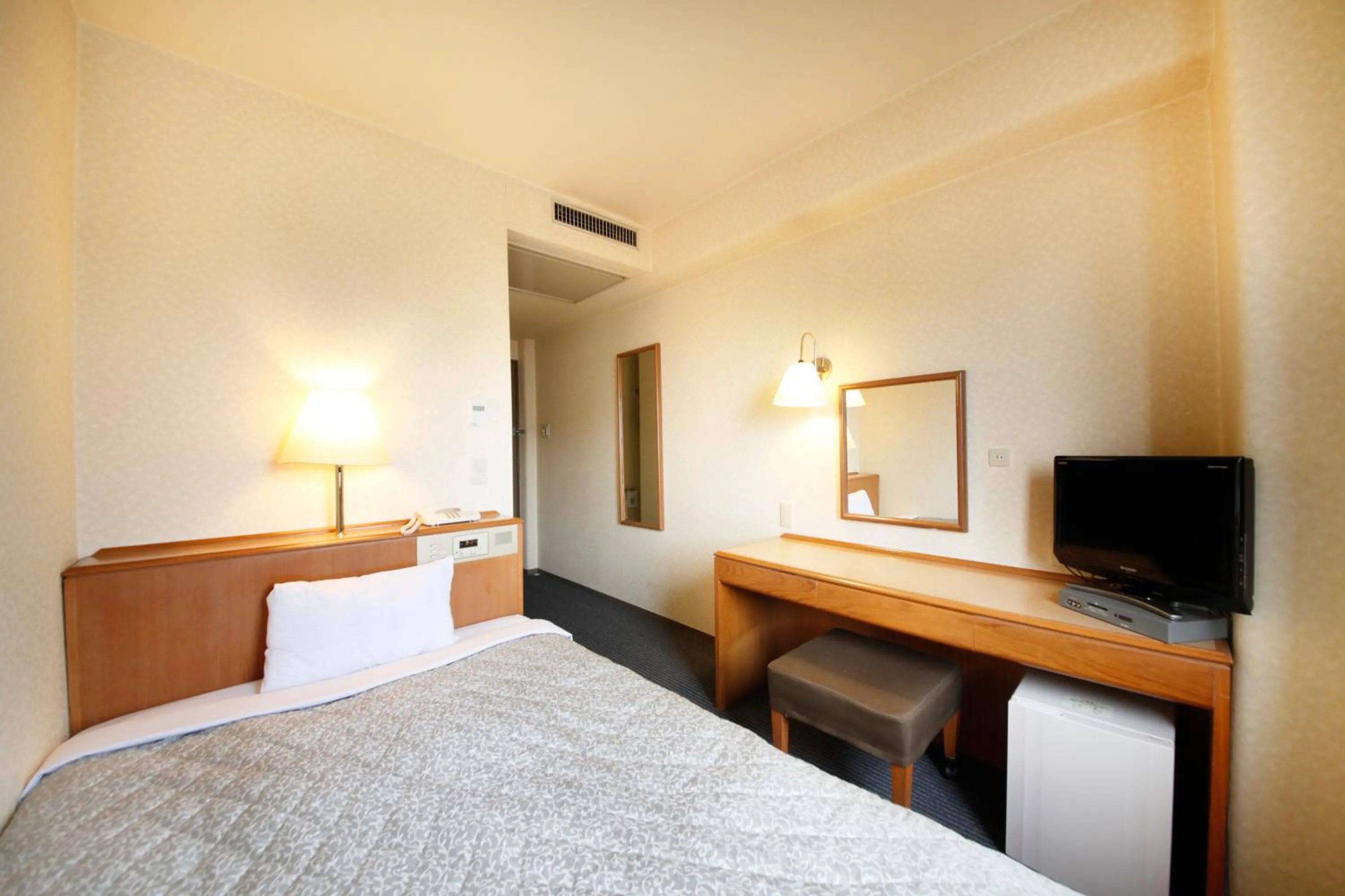 Bed in Shonandai Daiichi Hotel Fujisawa Yokohama