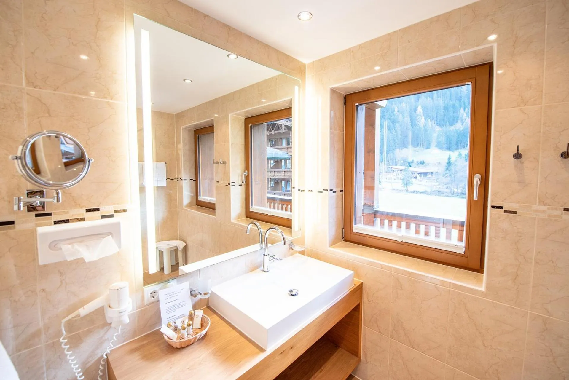 Bathroom in Hotel zum grünen Tor