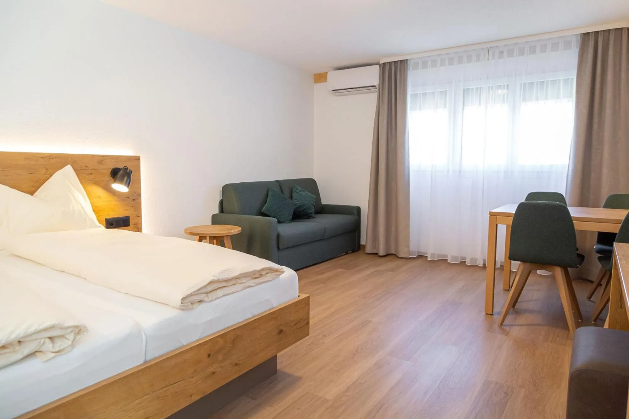 Photo of the whole room, Bed in Hotel Olympica