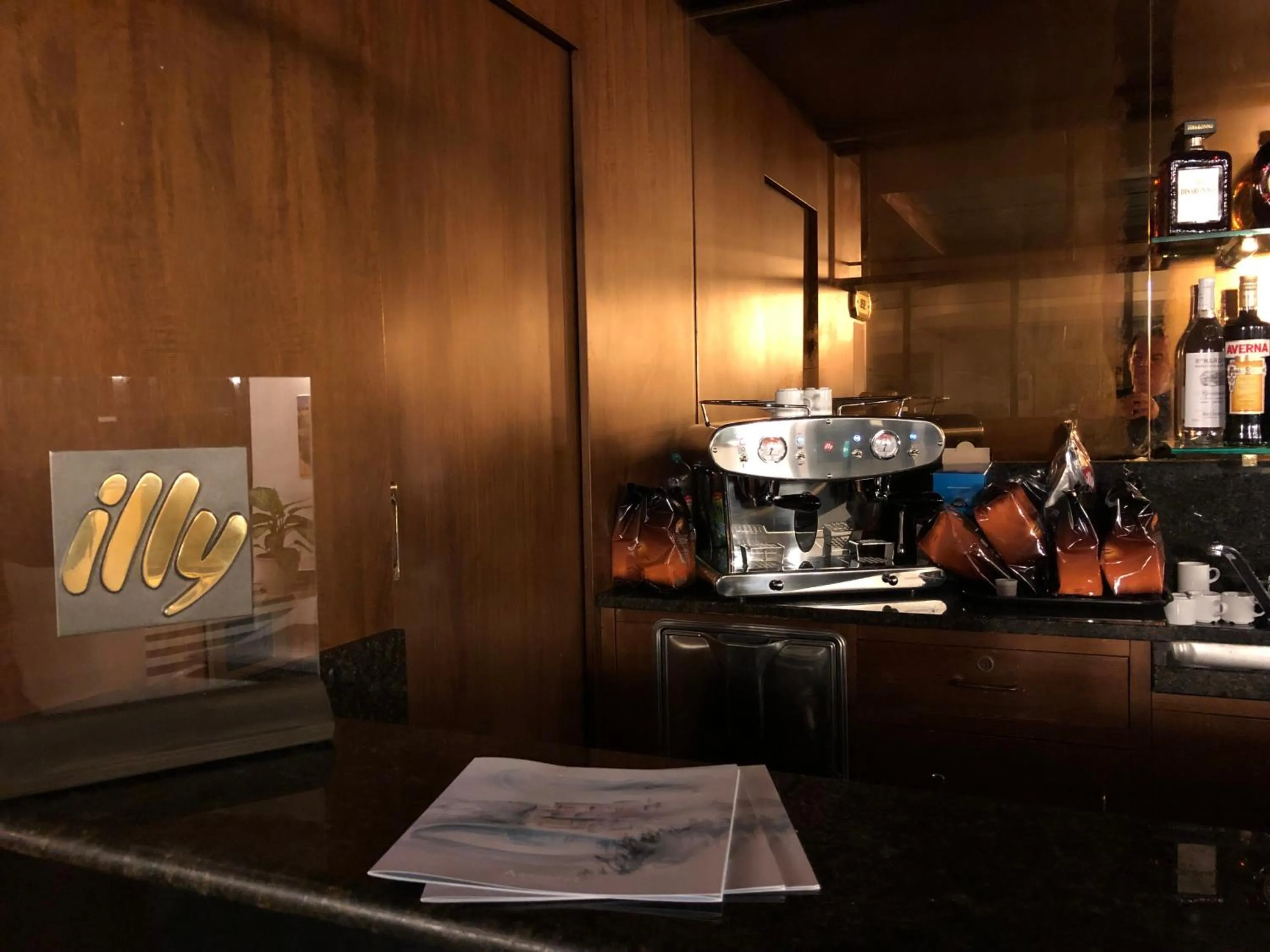 Coffee/tea facilities in Arthotel Gabbiano Azzurro Due