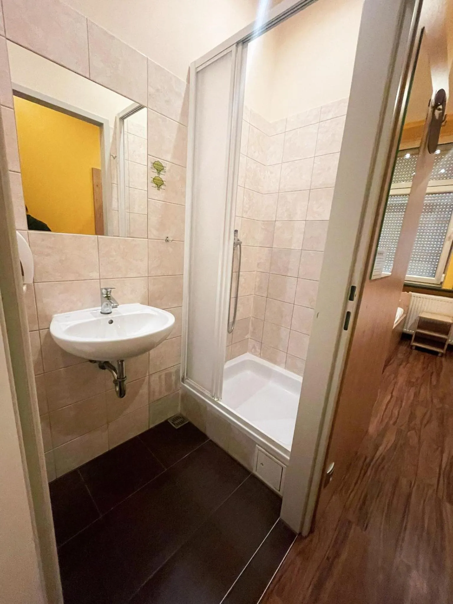 Bathroom in Do Step Inn Home - Hotel & Hostel