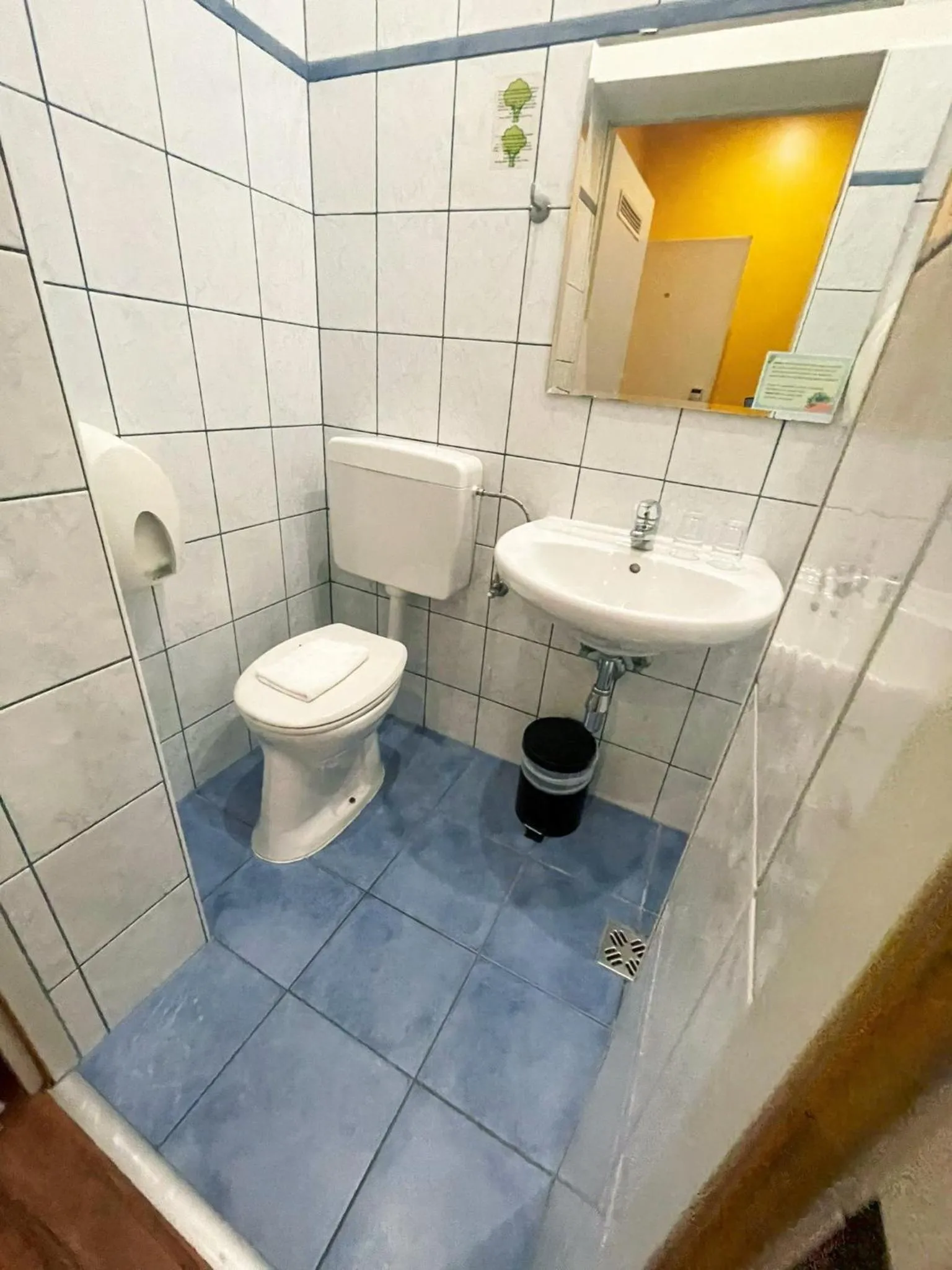 Bathroom in Do Step Inn Home - Hotel & Hostel