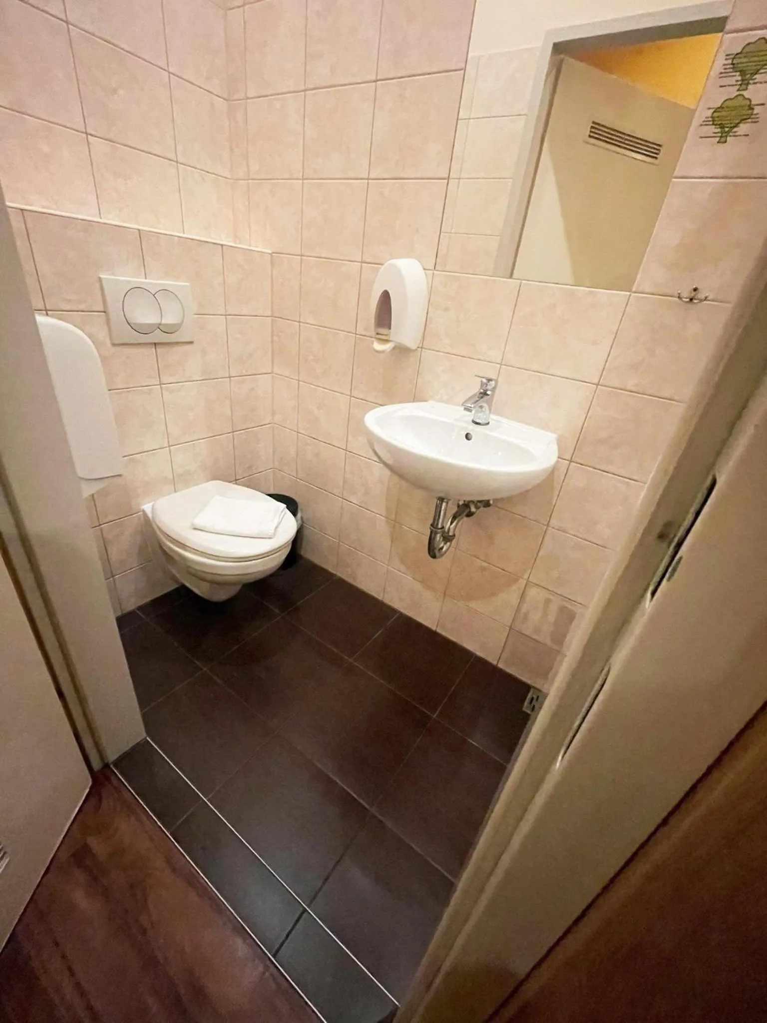 Bathroom in Do Step Inn Home - Hotel & Hostel