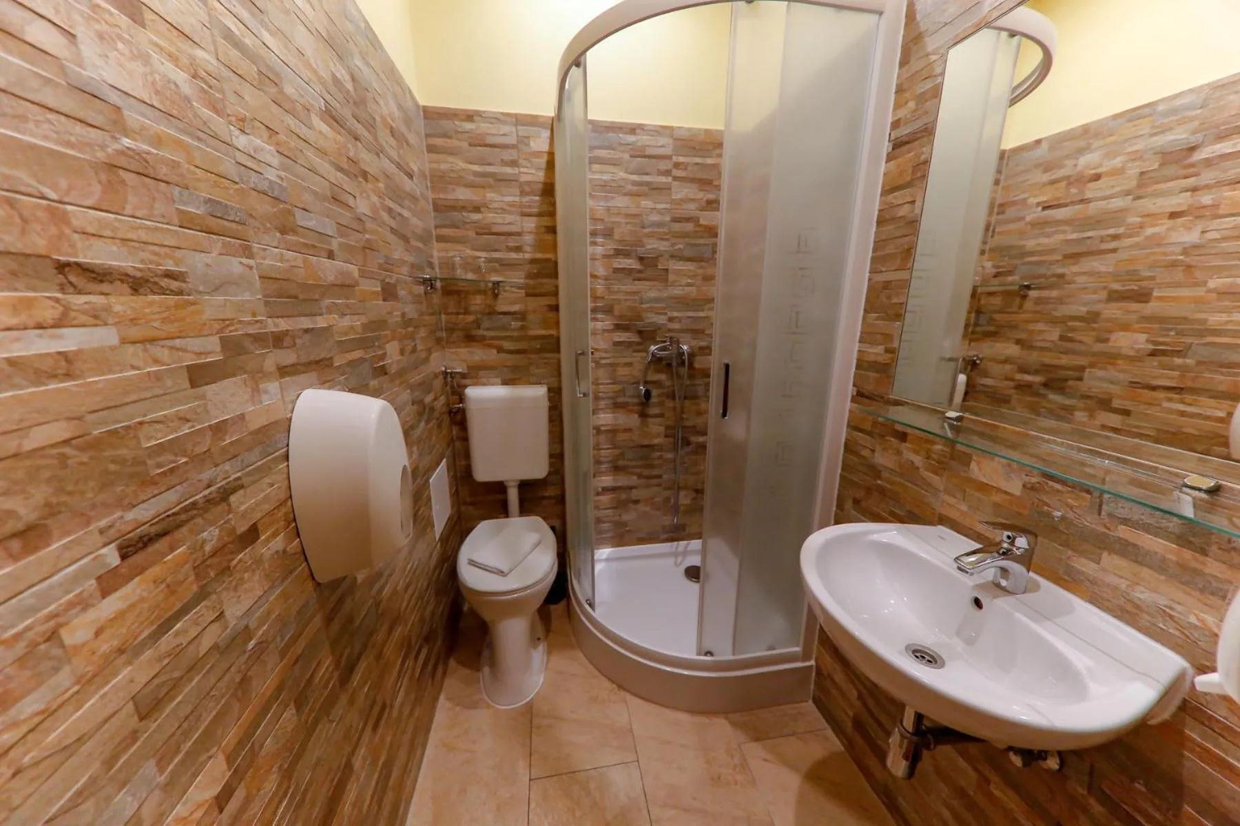 Shower in Do Step Inn Home - Hotel & Hostel