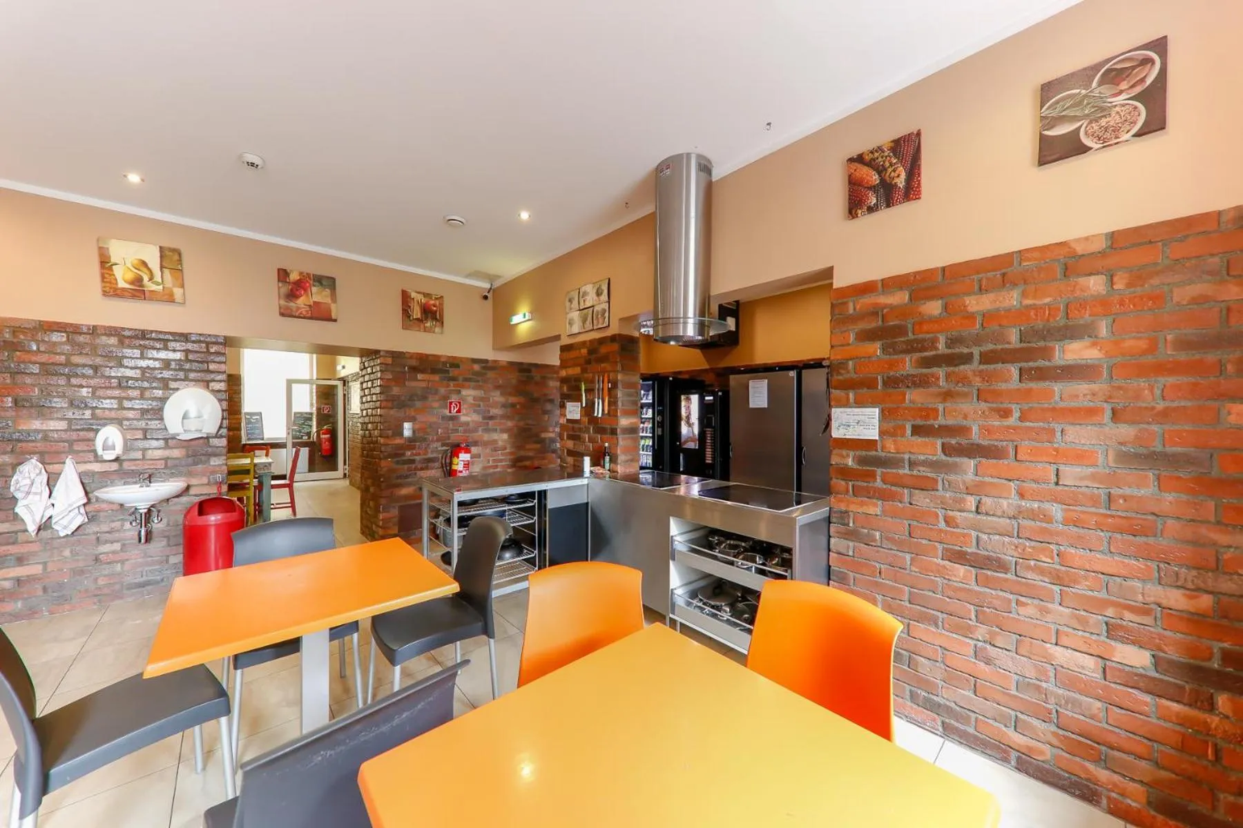 Kitchen or kitchenette in Do Step Inn Home - Hotel & Hostel