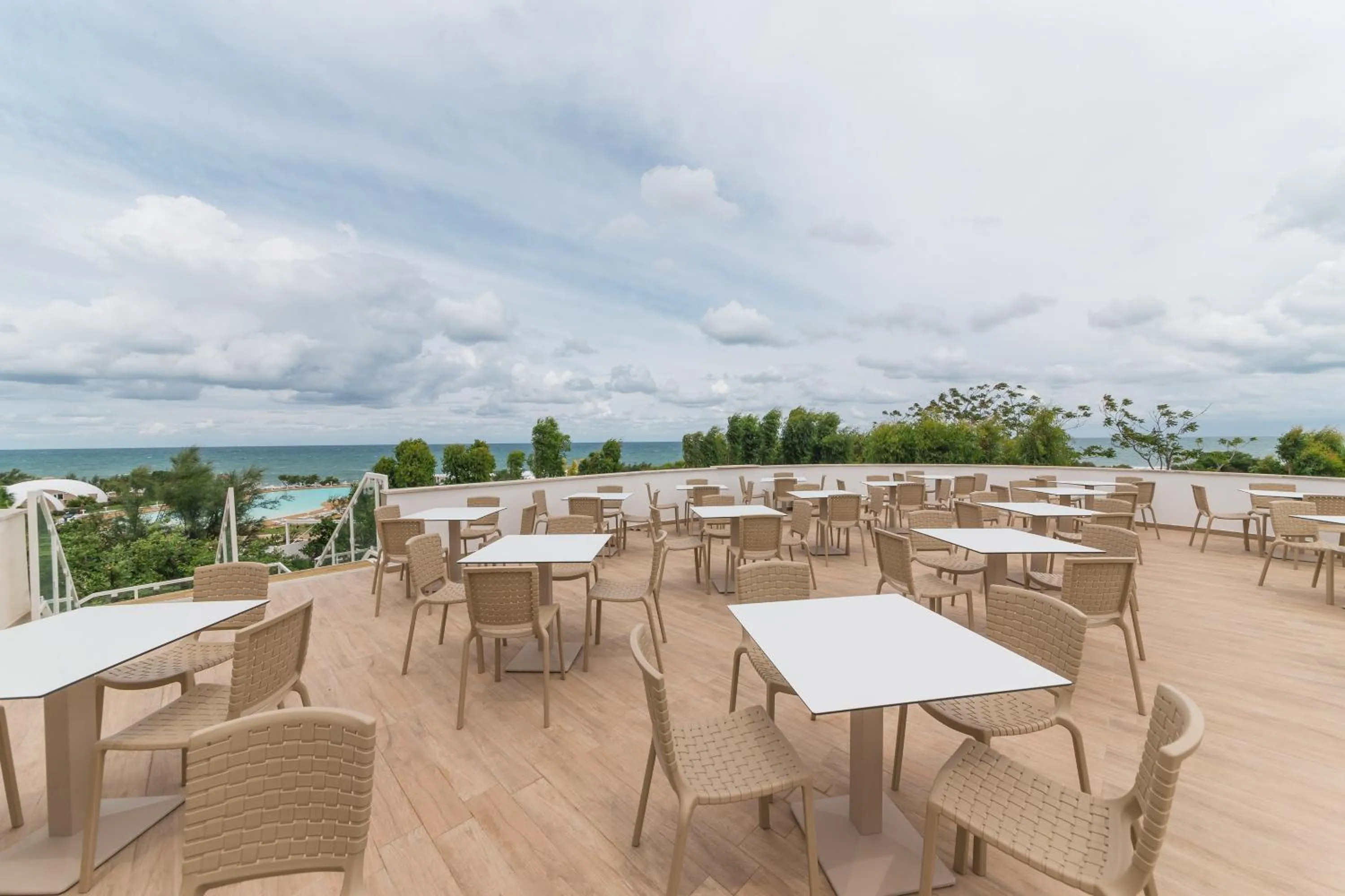 Restaurant/places to eat in Torre Cintola Greenblu Sea Emotions