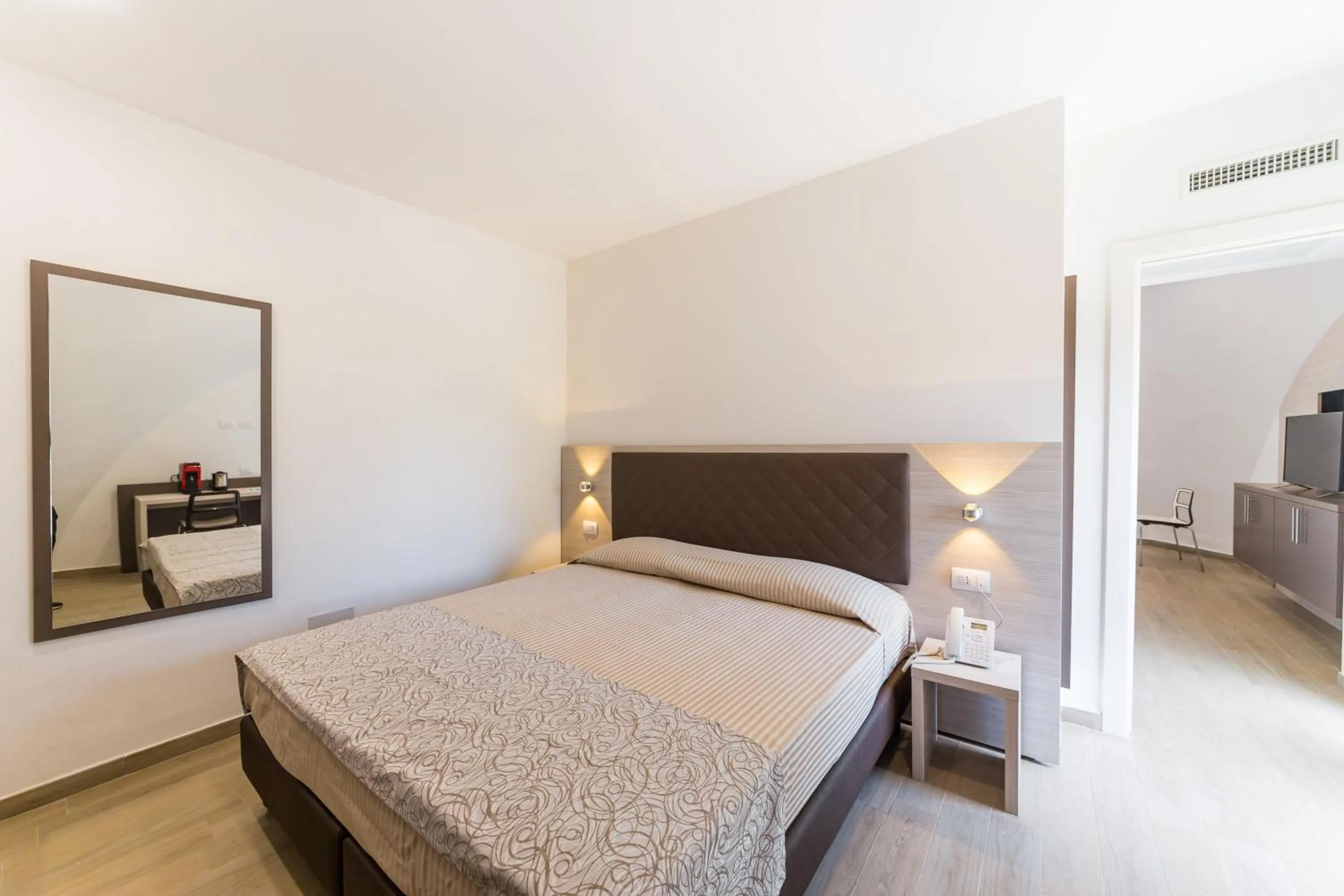 Photo of the whole room, Bed in Torre Cintola Greenblu Sea Emotions