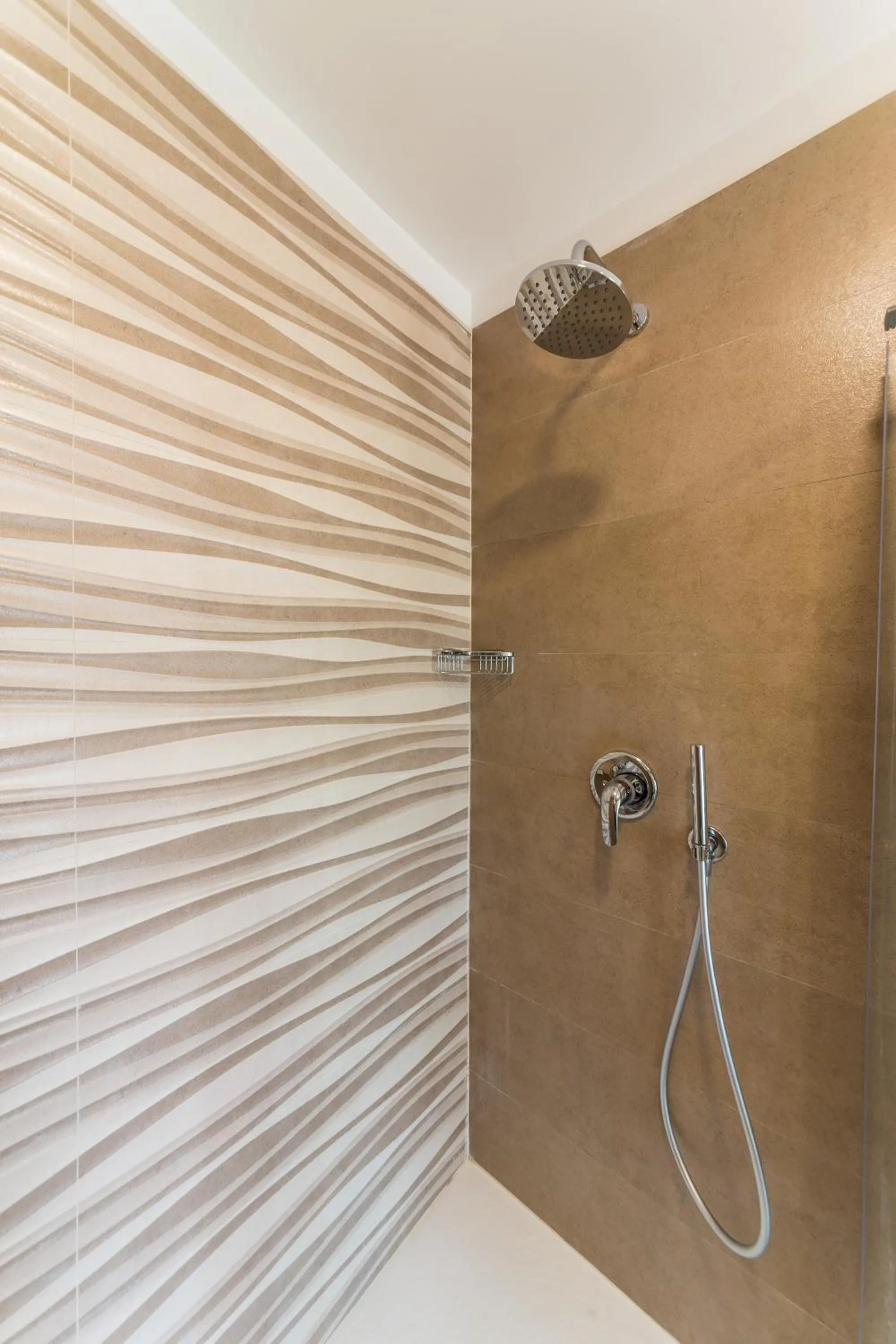 Shower in Torre Cintola Greenblu Sea Emotions