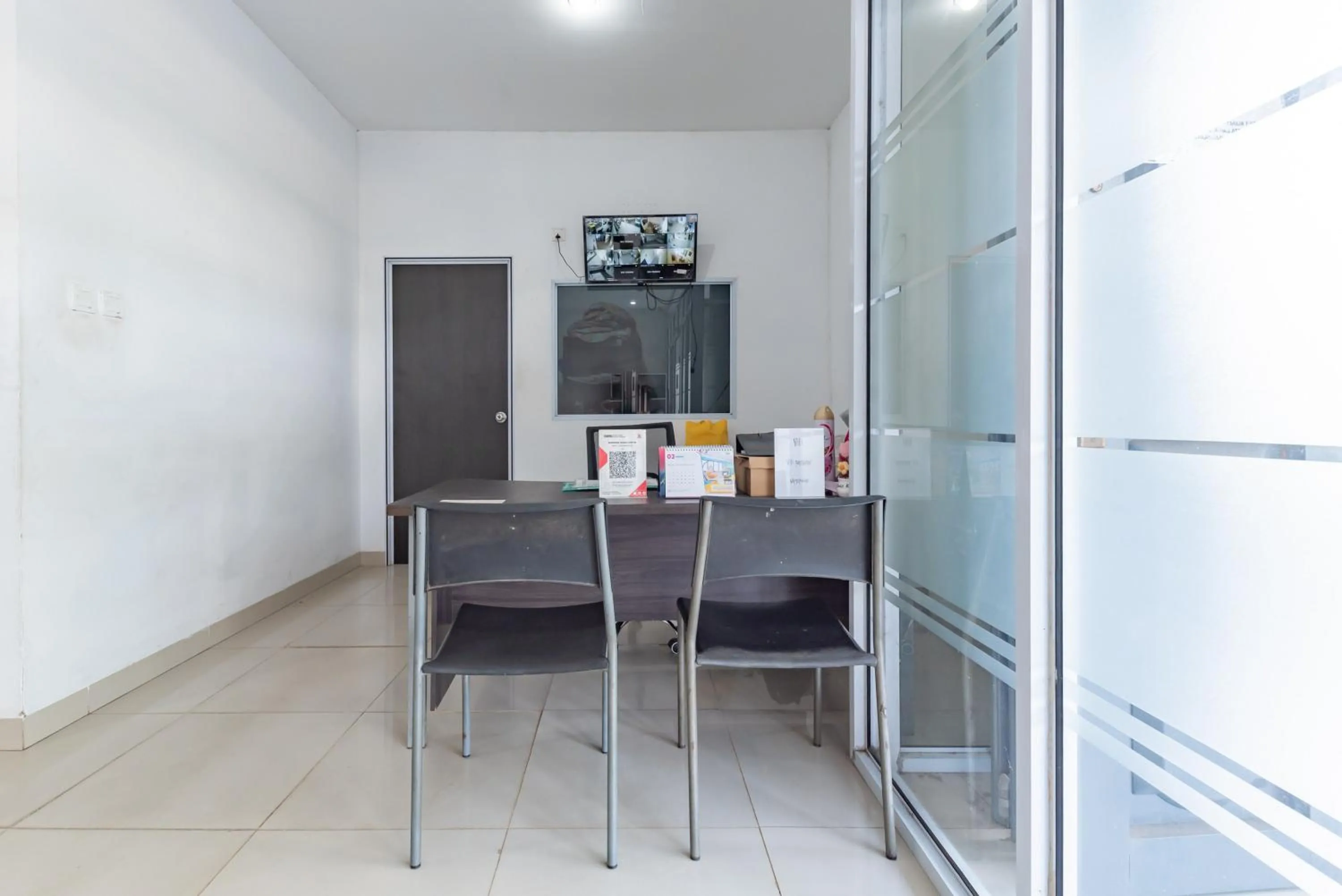 Lobby or reception in RedDoorz Plus near Kepri Mall