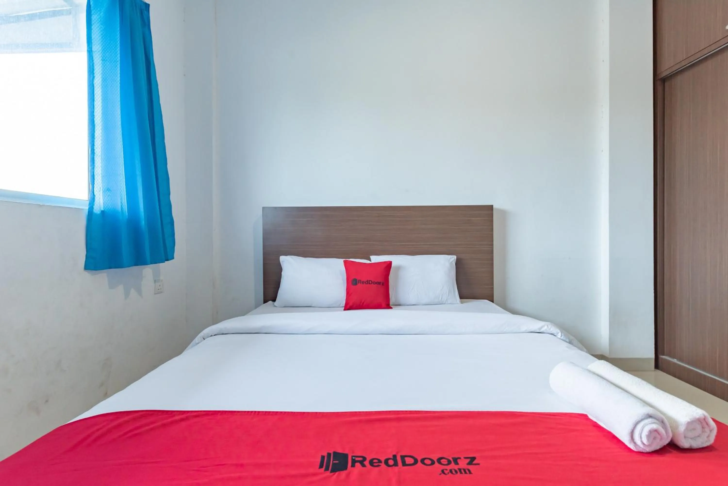 Bedroom, Bed in RedDoorz Plus near Kepri Mall