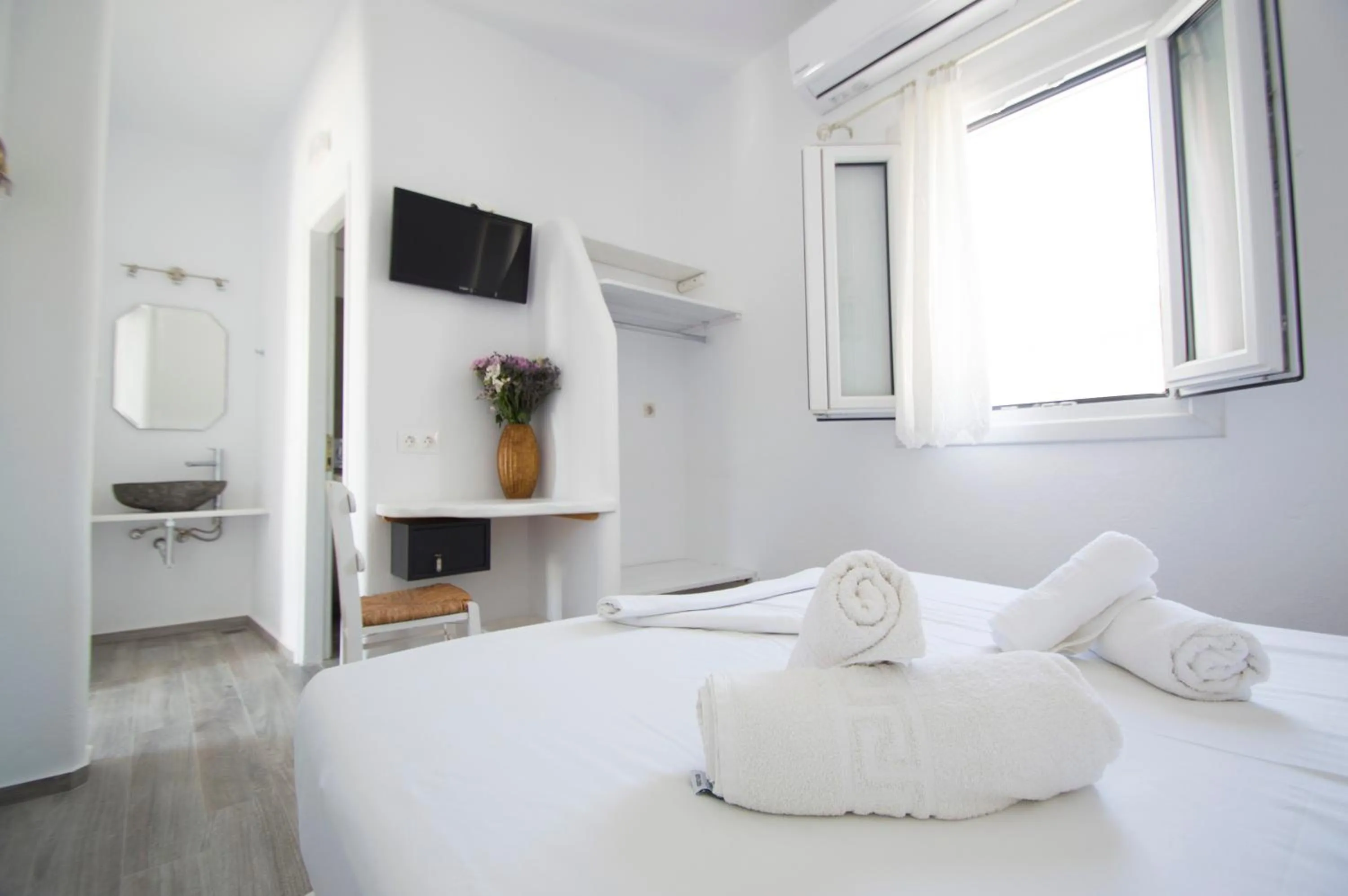 Bed in Alexandros Mykonos