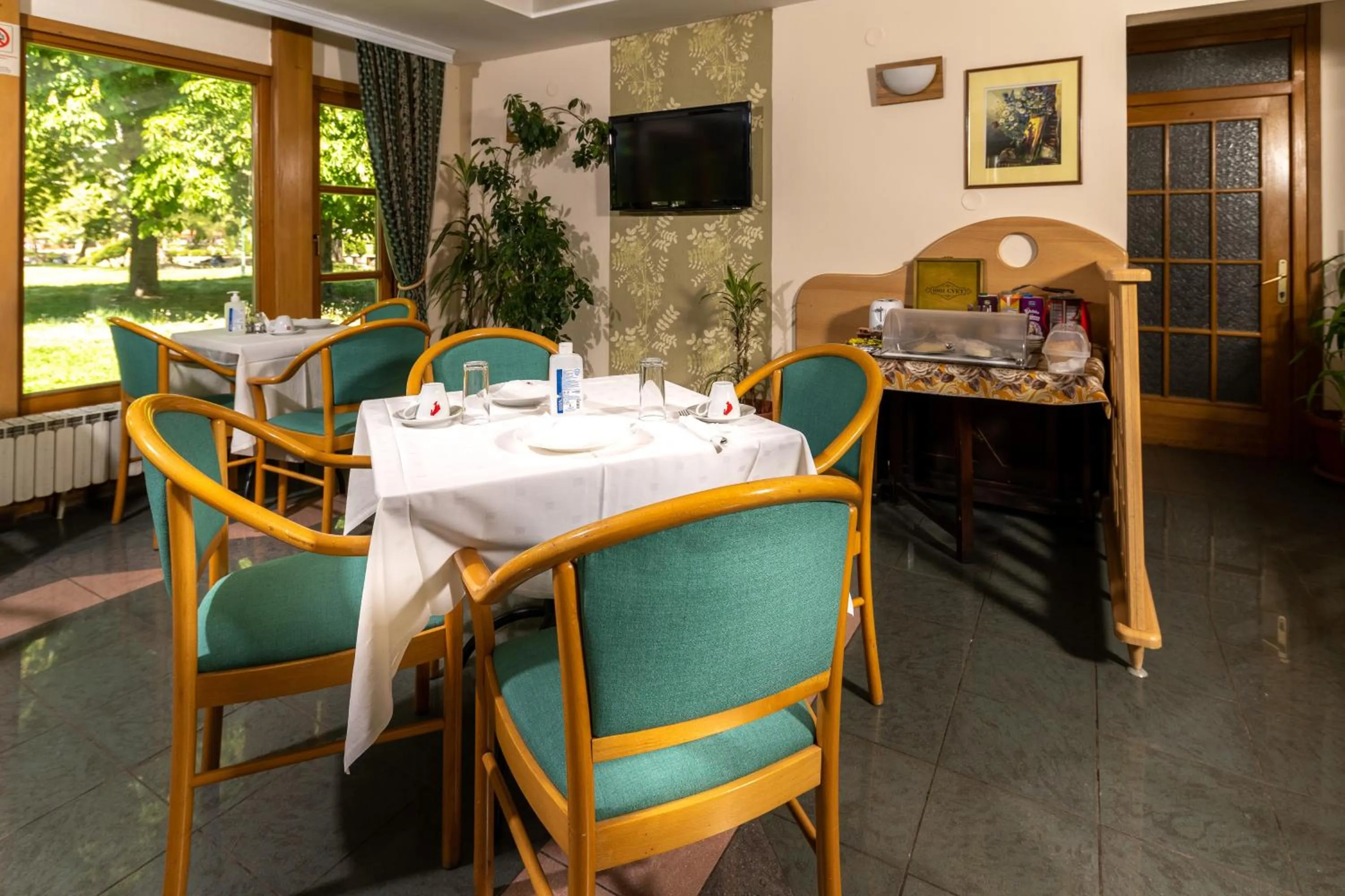 Restaurant/places to eat in B&B Kanet