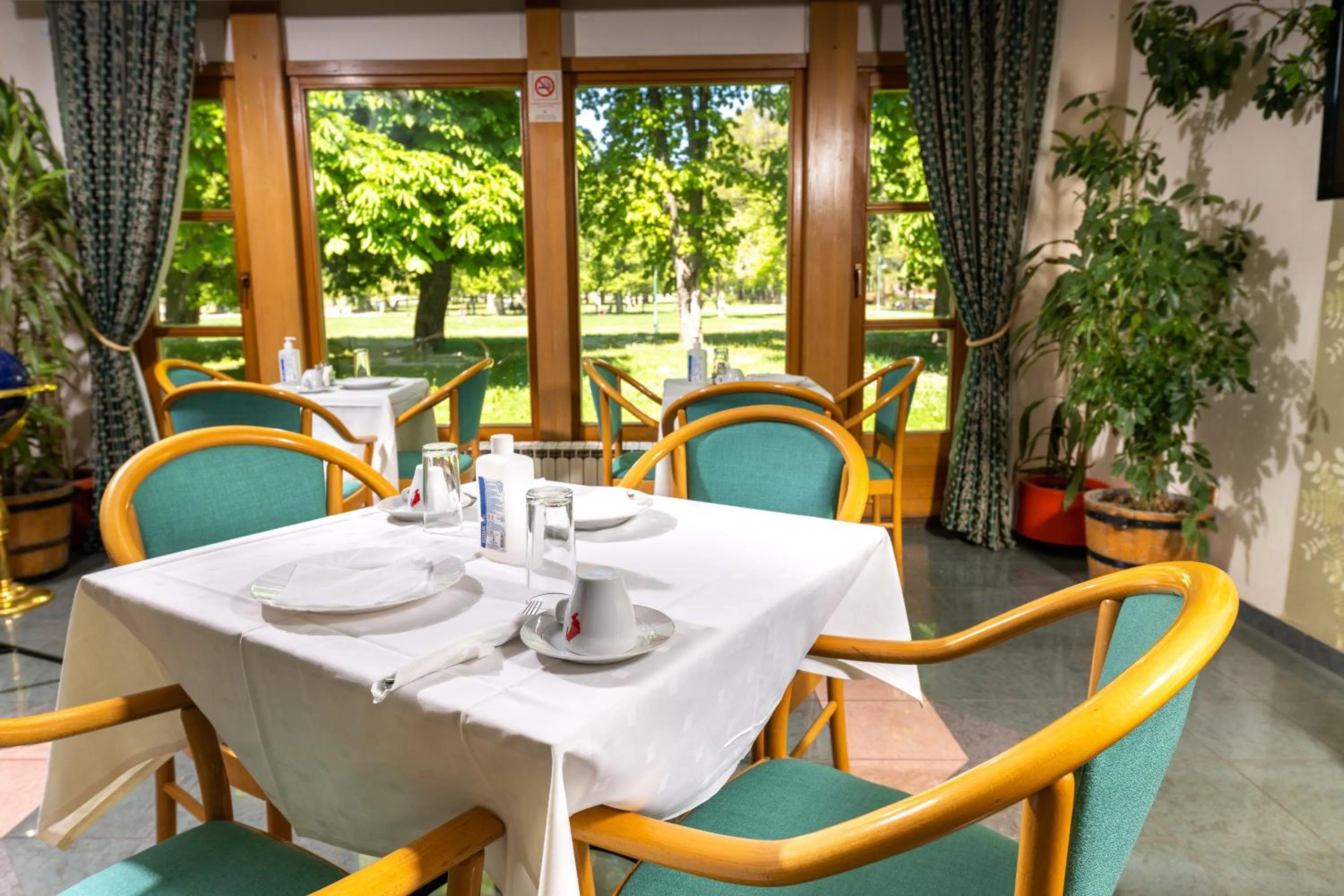 Restaurant/places to eat in B&B Kanet