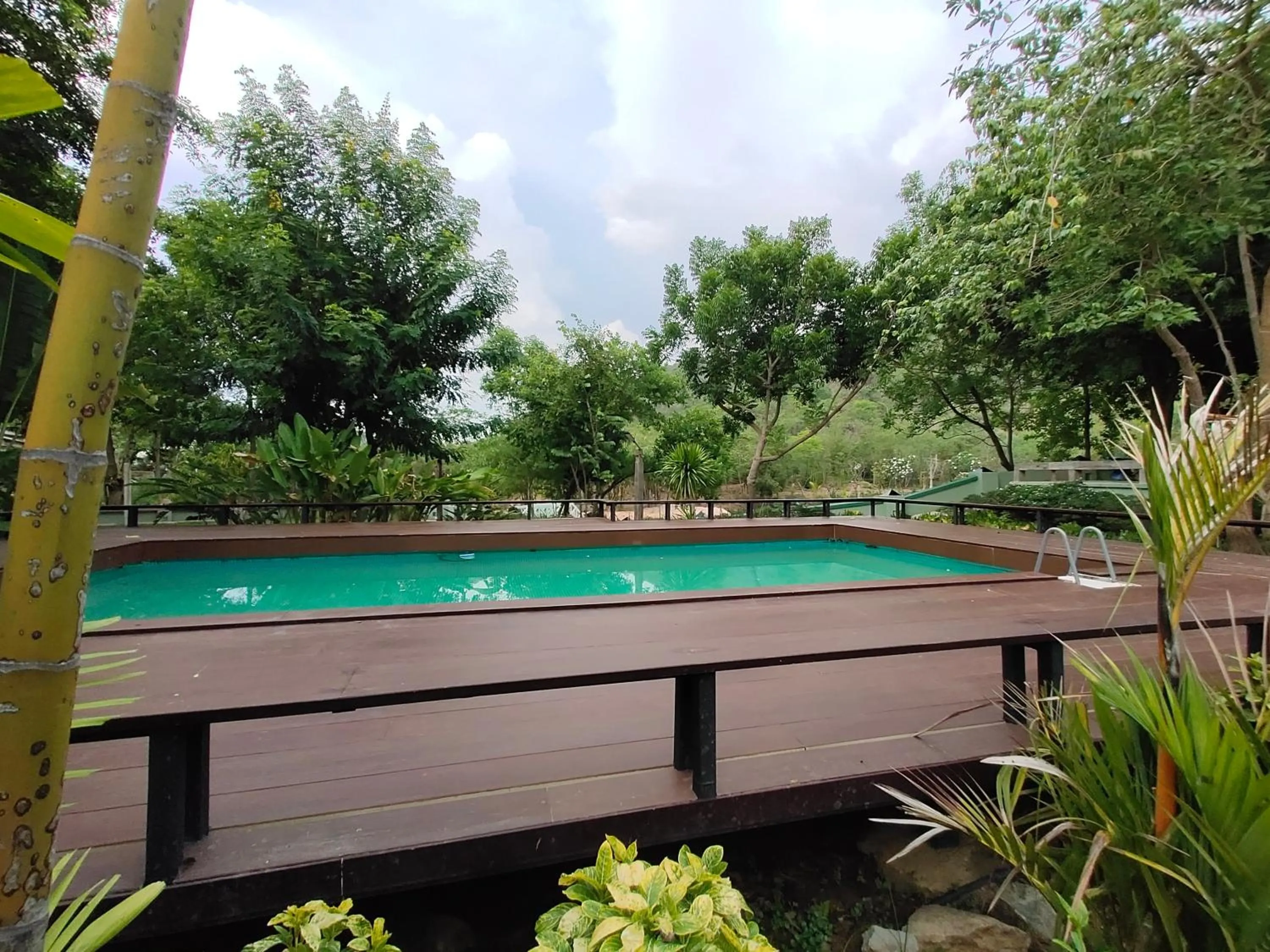 Swimming pool in Mamaungpaa Hill resort