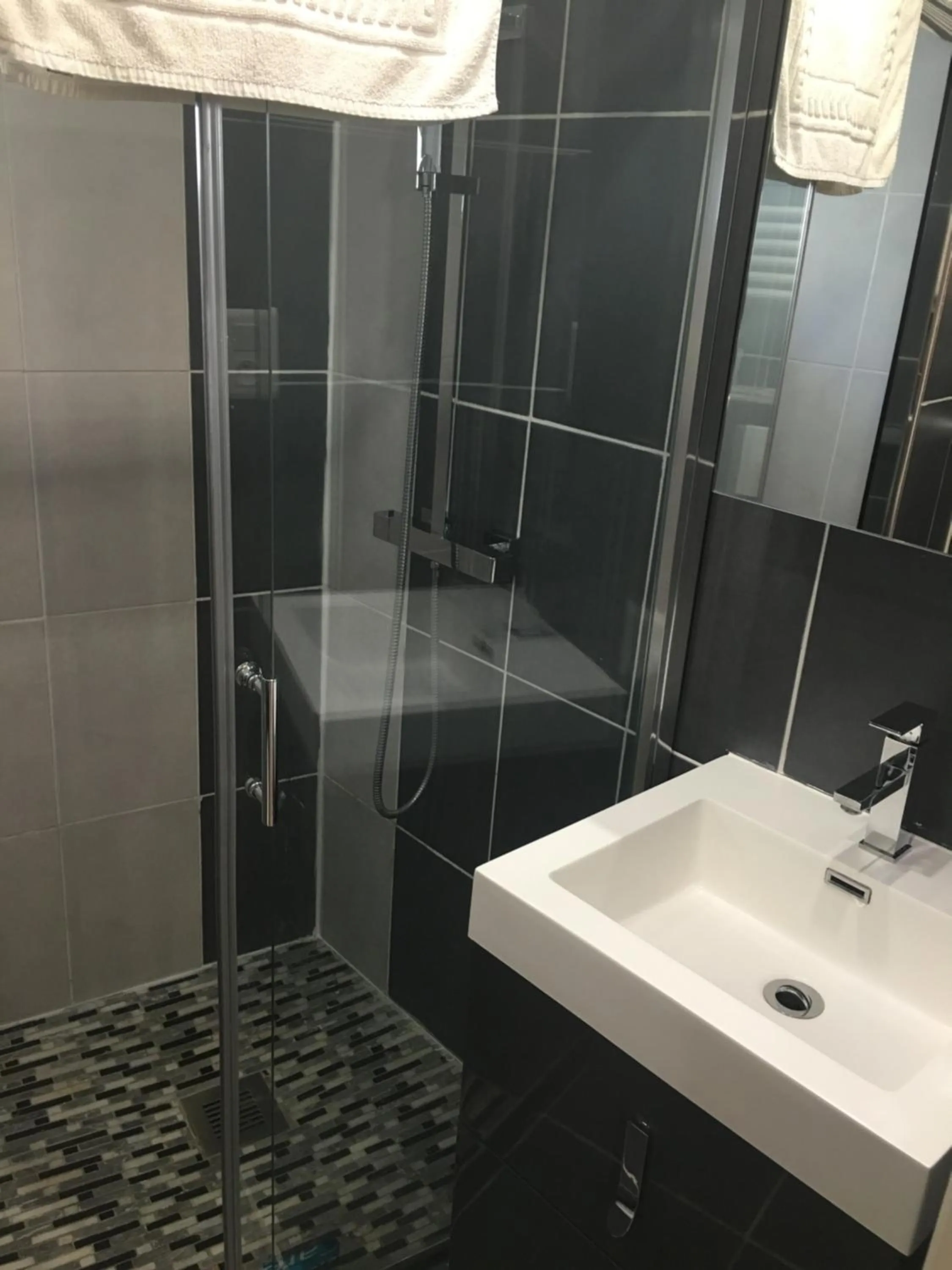 Shower in La Ferme du Preneau