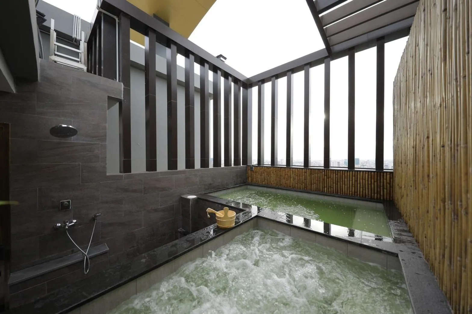 Open Air Bath in The View Serviced Residence 豪景日式酒店公寓