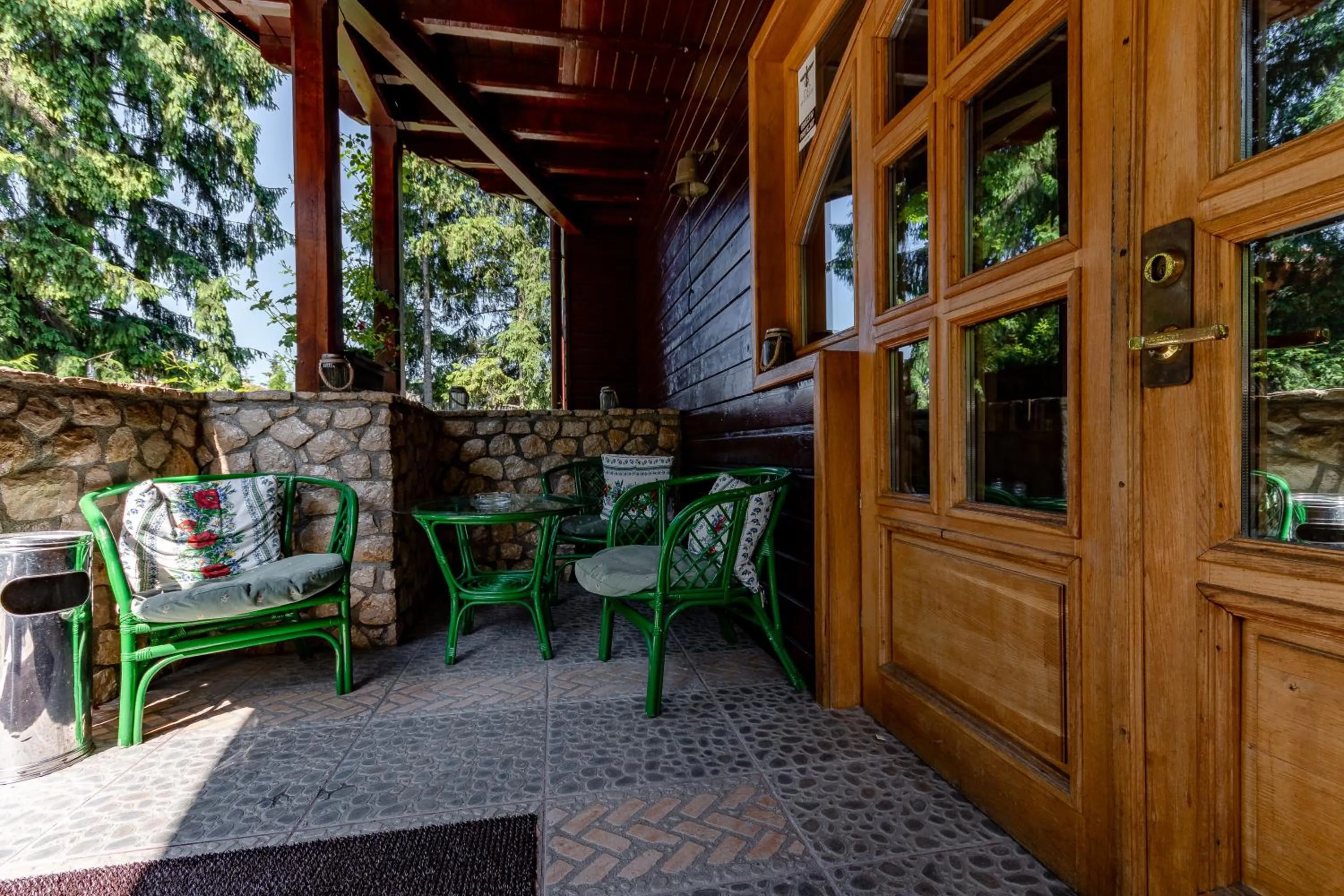 Facade/entrance in Vila Zorile