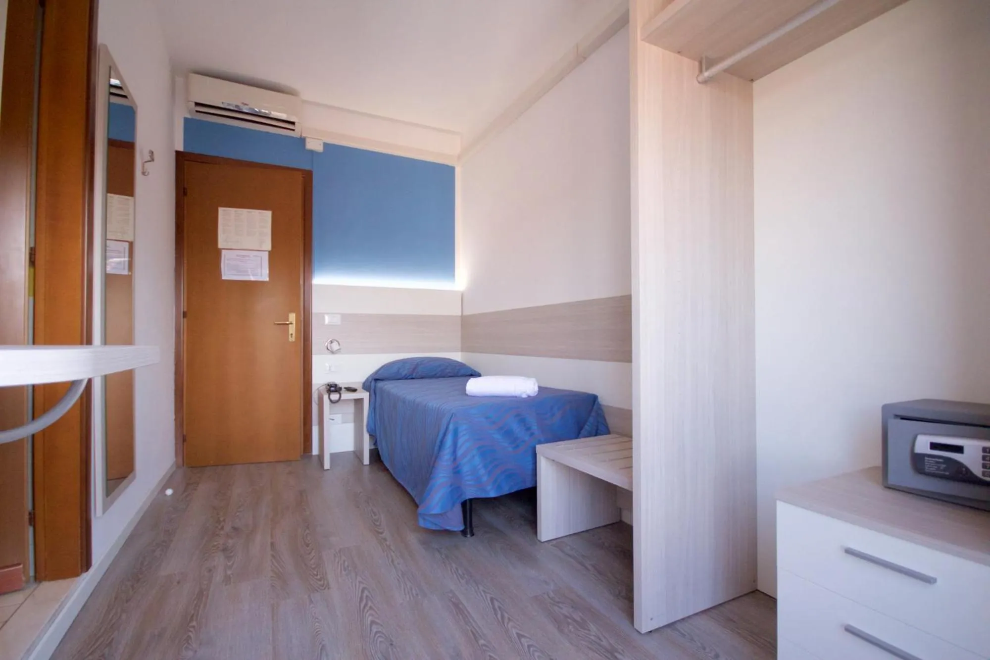 Bedroom, Bed in Hotel Serenella