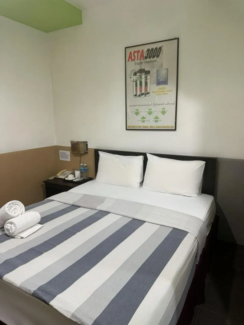 Bed in Metroinn Hotel