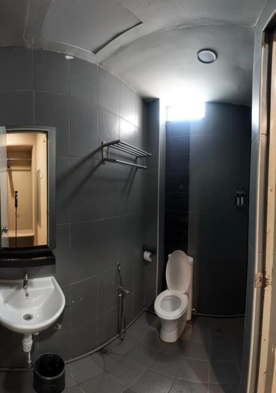 Shower in Metroinn Hotel