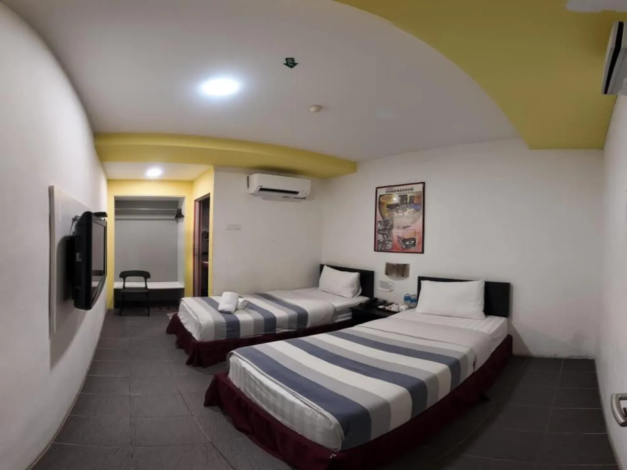 Bed in Metroinn Hotel