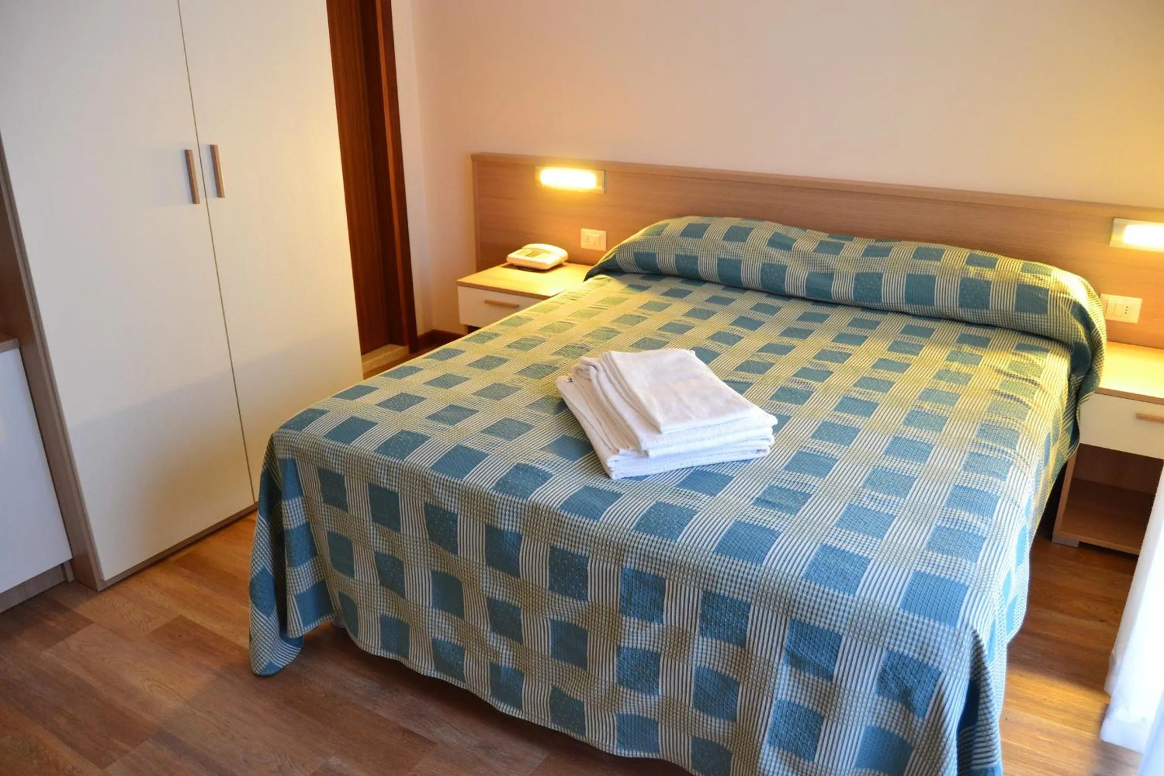 Bed in Hotel Midi