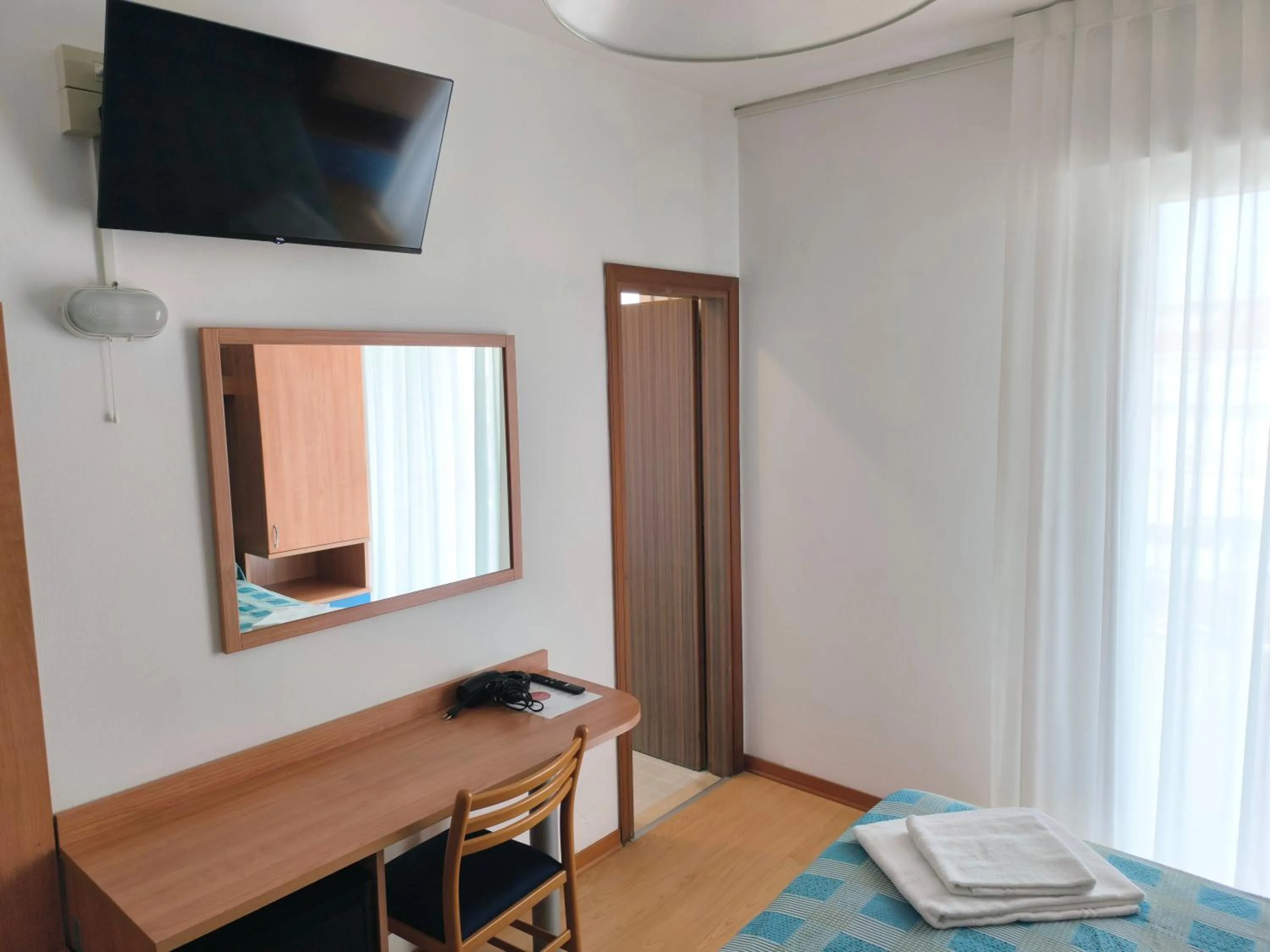 TV and multimedia, Bed in Hotel Midi