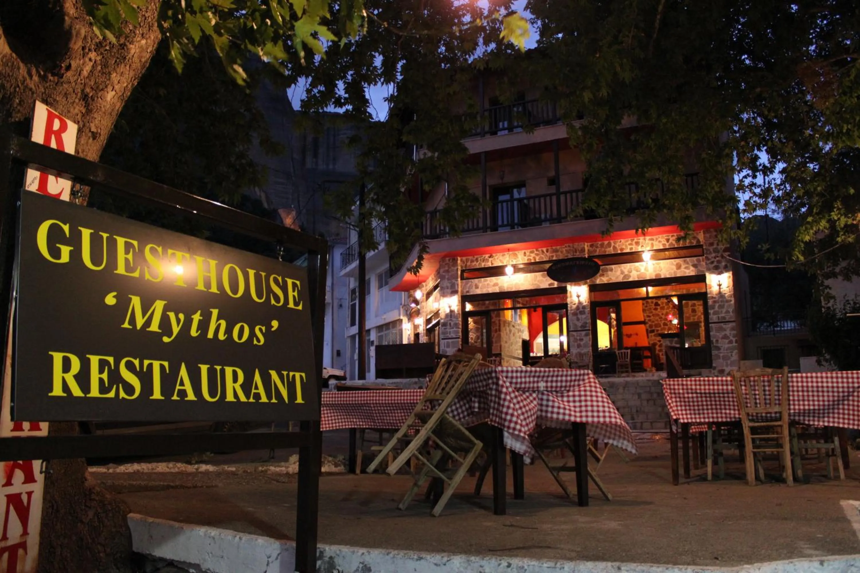 Restaurant/places to eat in Mythos Guesthouse