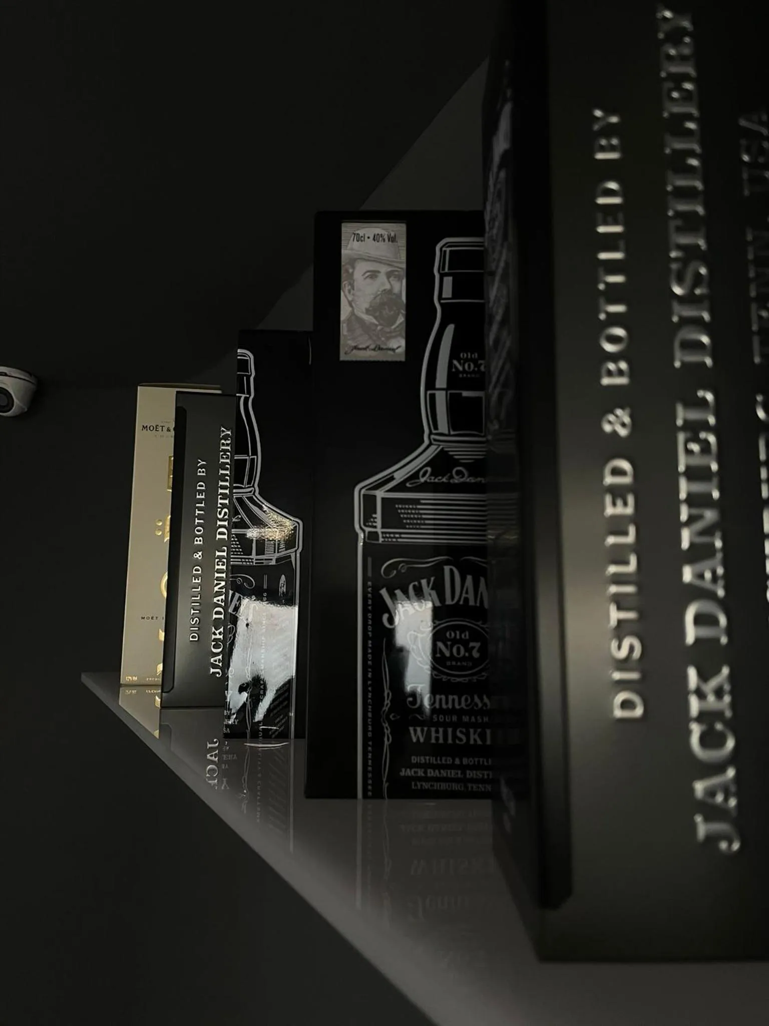 Text overlay in Hotel Cristian