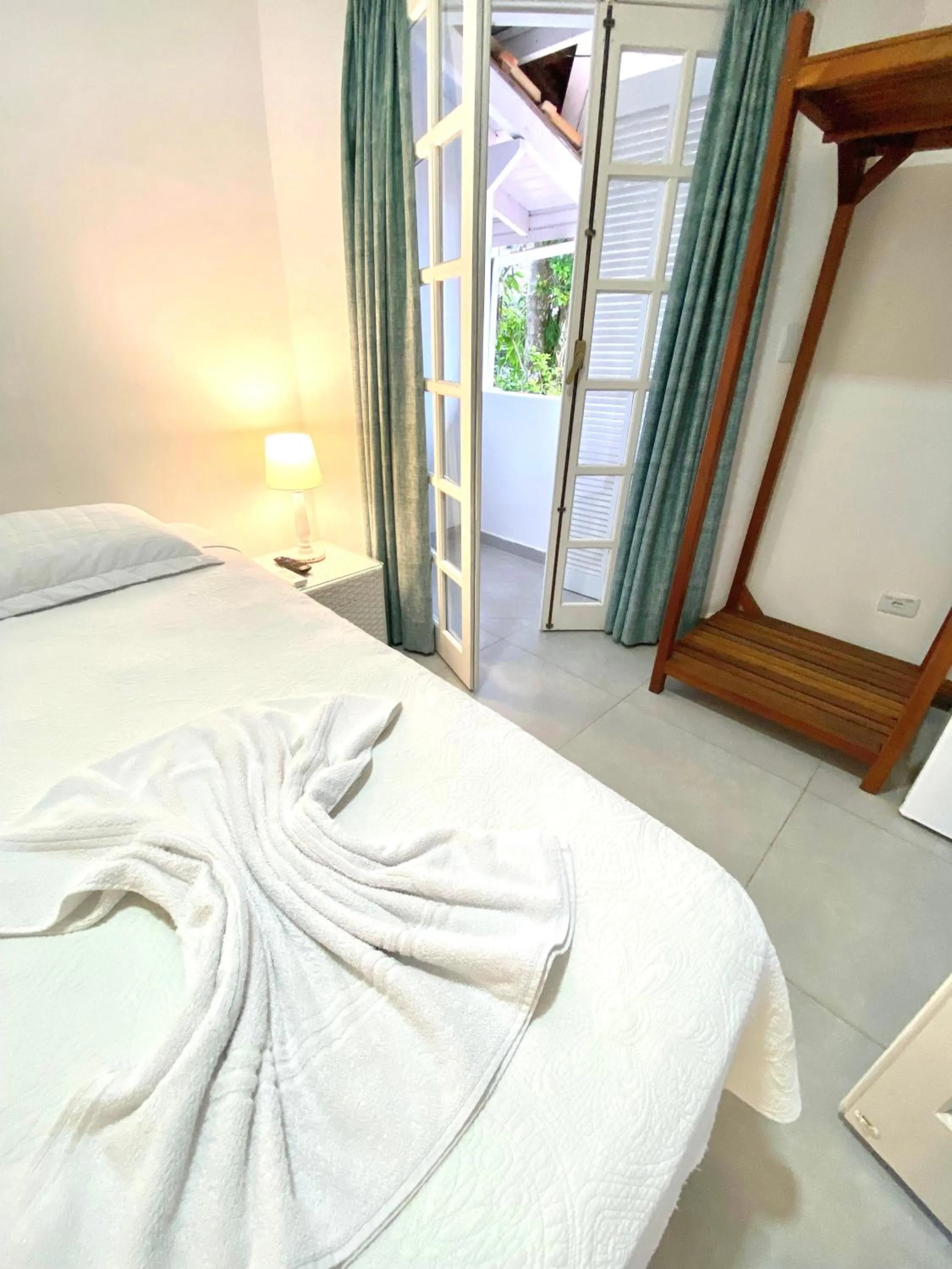 Apartment with Balcony - single occupancy in Pousada Tô na Praia Juquehy