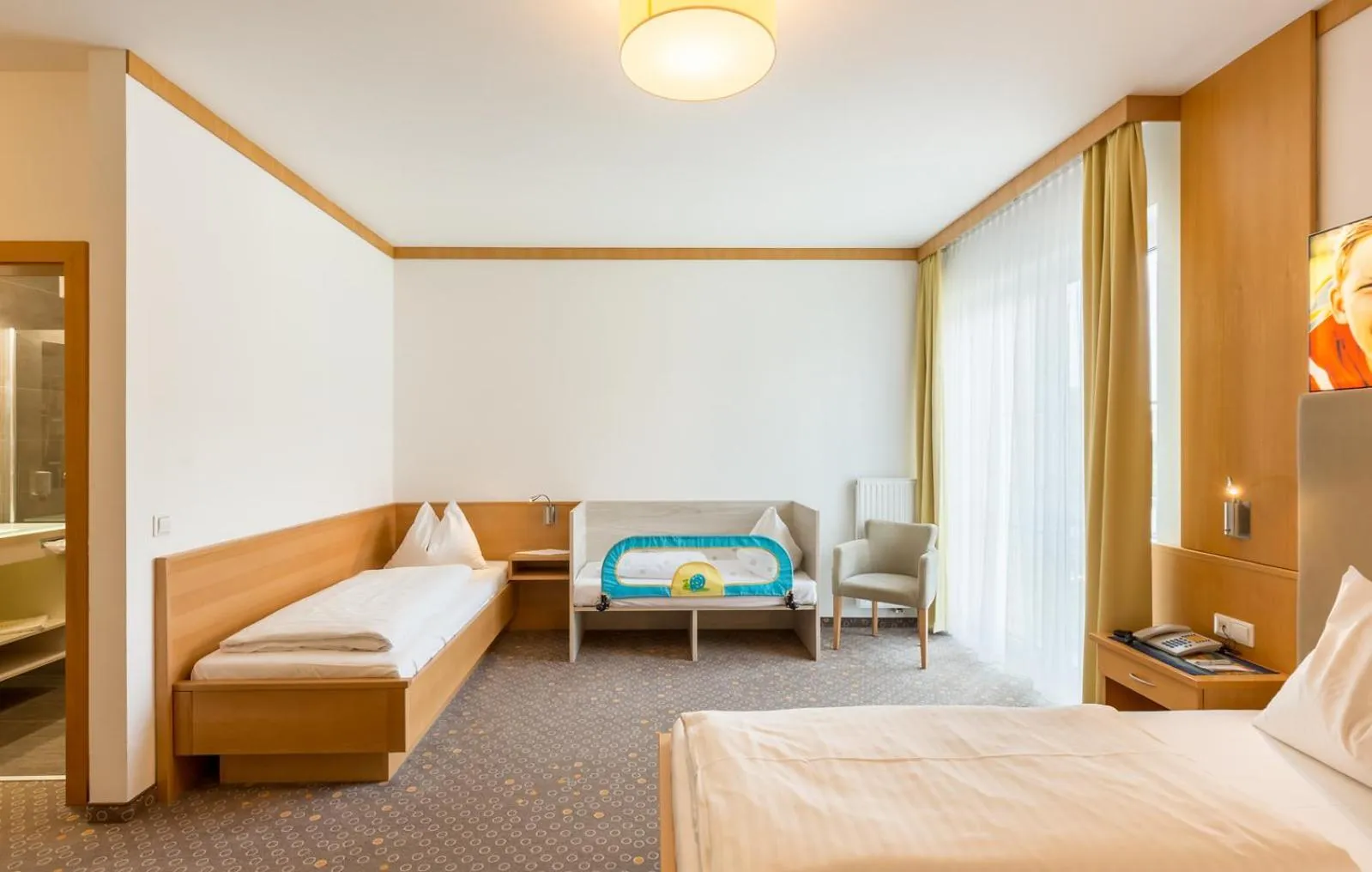 Bed in Thermenhotel Kurz