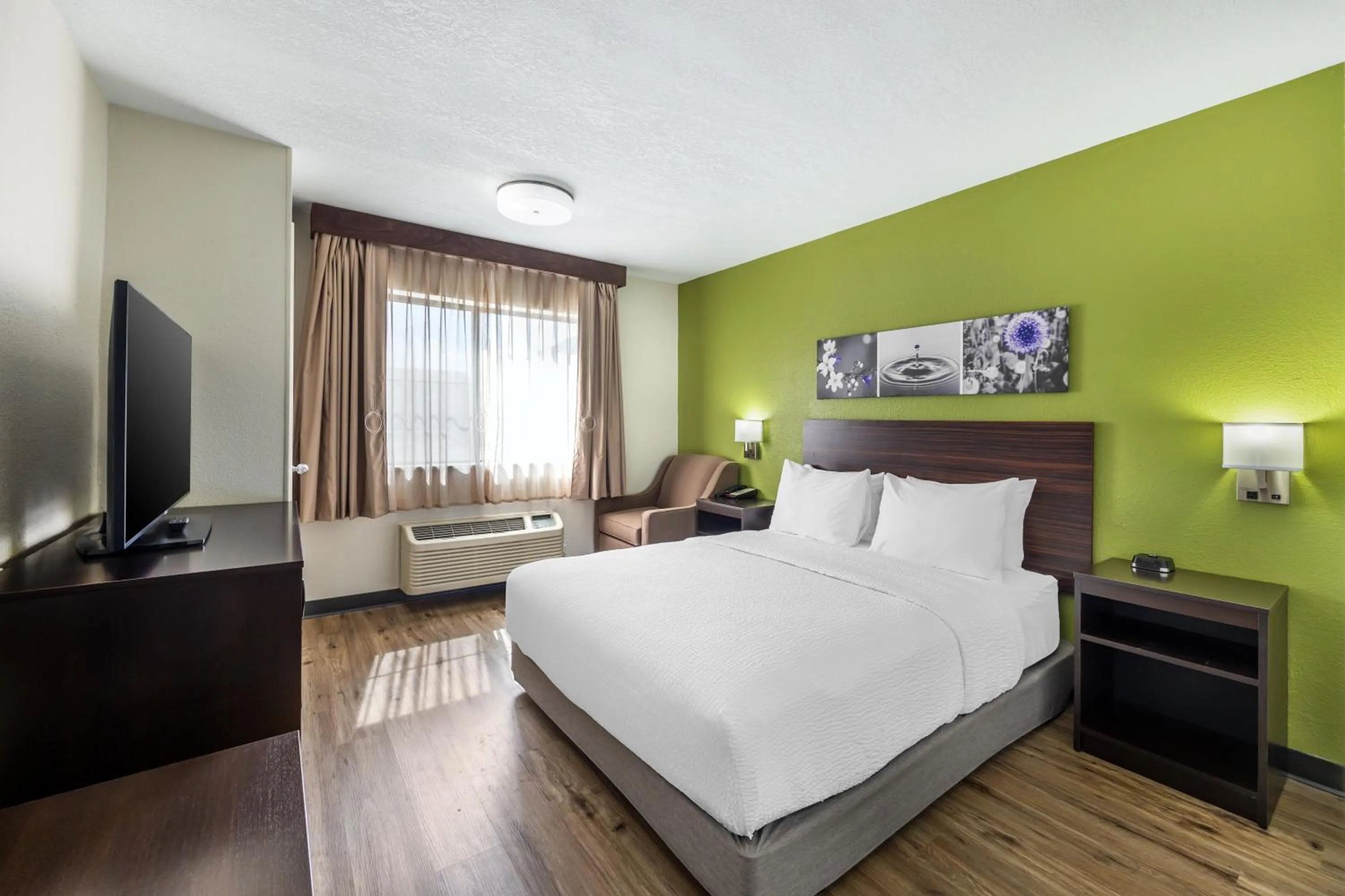 Bedroom, Bed in Sleep Inn & Suites Salina I-135