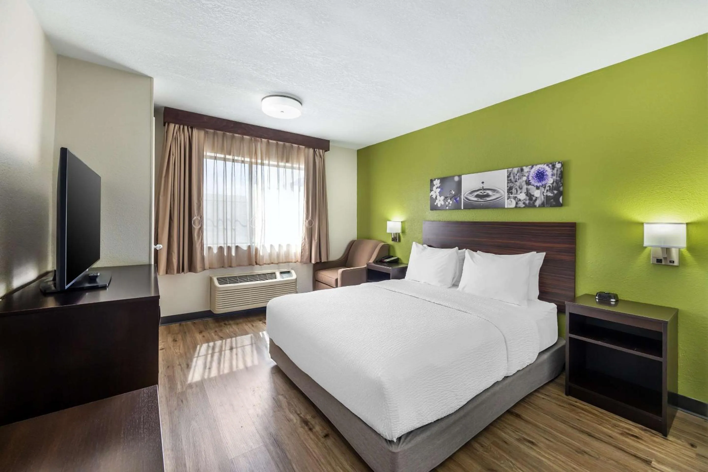 Bedroom, Bed in Sleep Inn & Suites Salina I-135