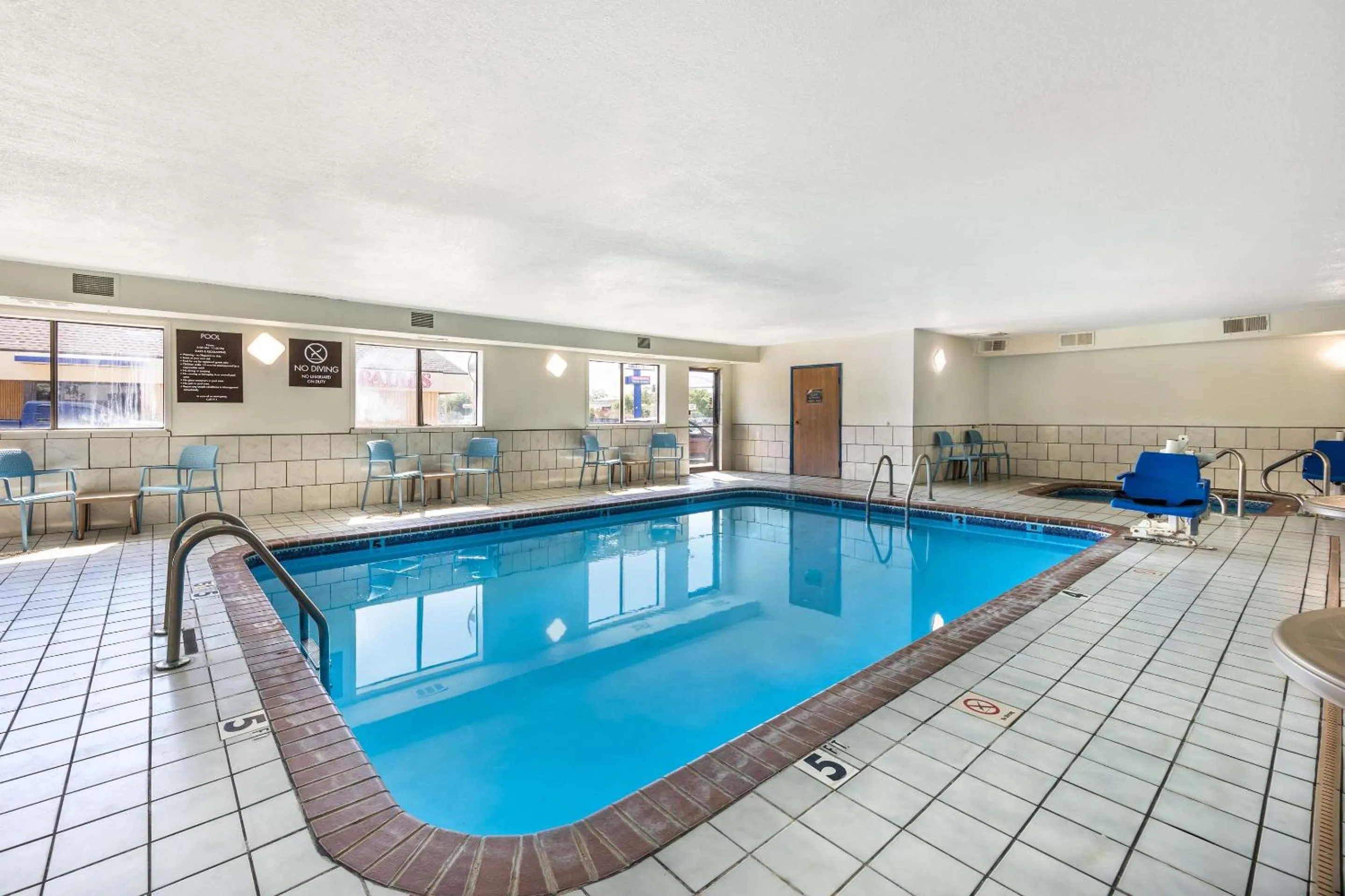 Swimming pool in Sleep Inn & Suites Salina I-135