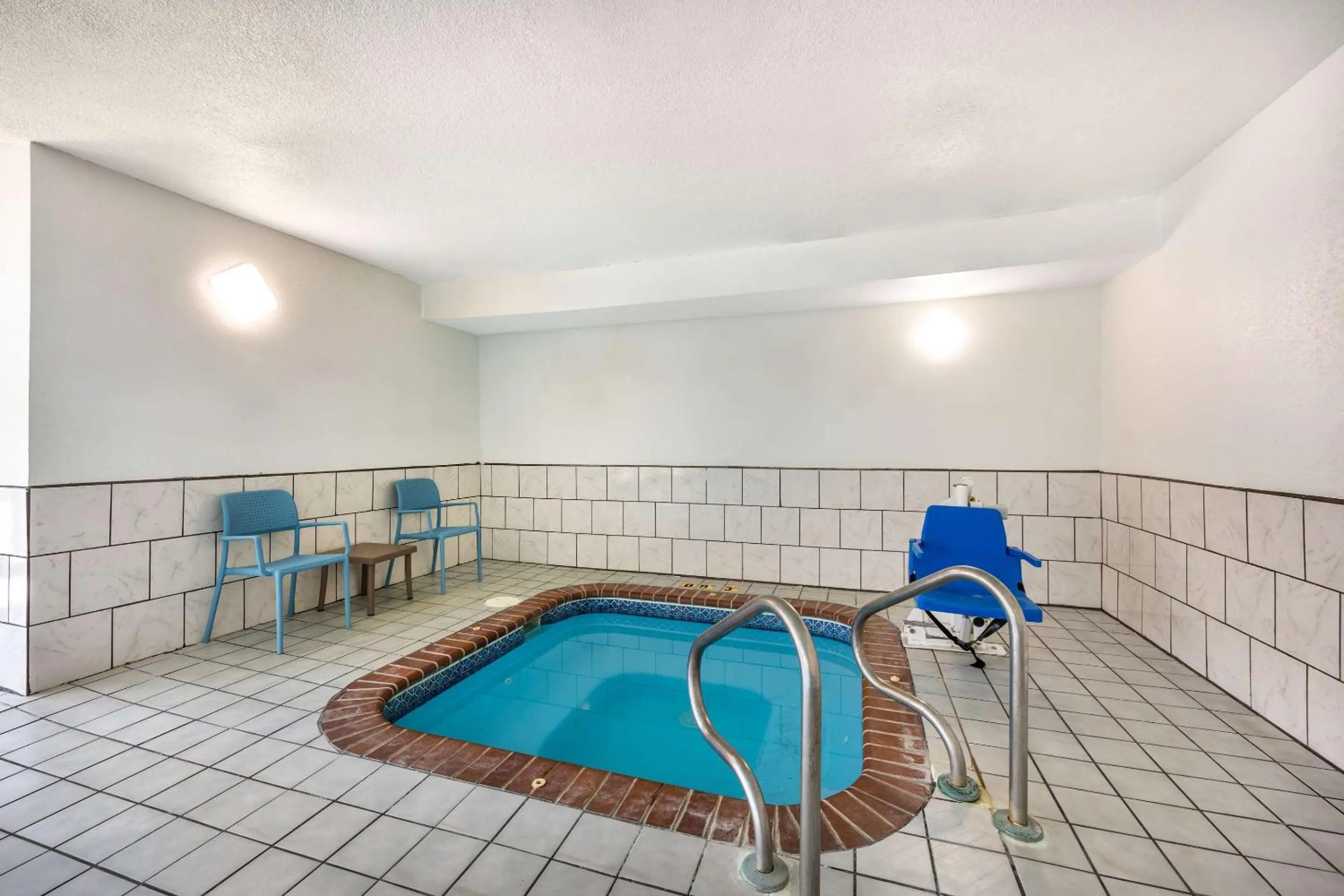 Swimming pool in Sleep Inn & Suites Salina I-135
