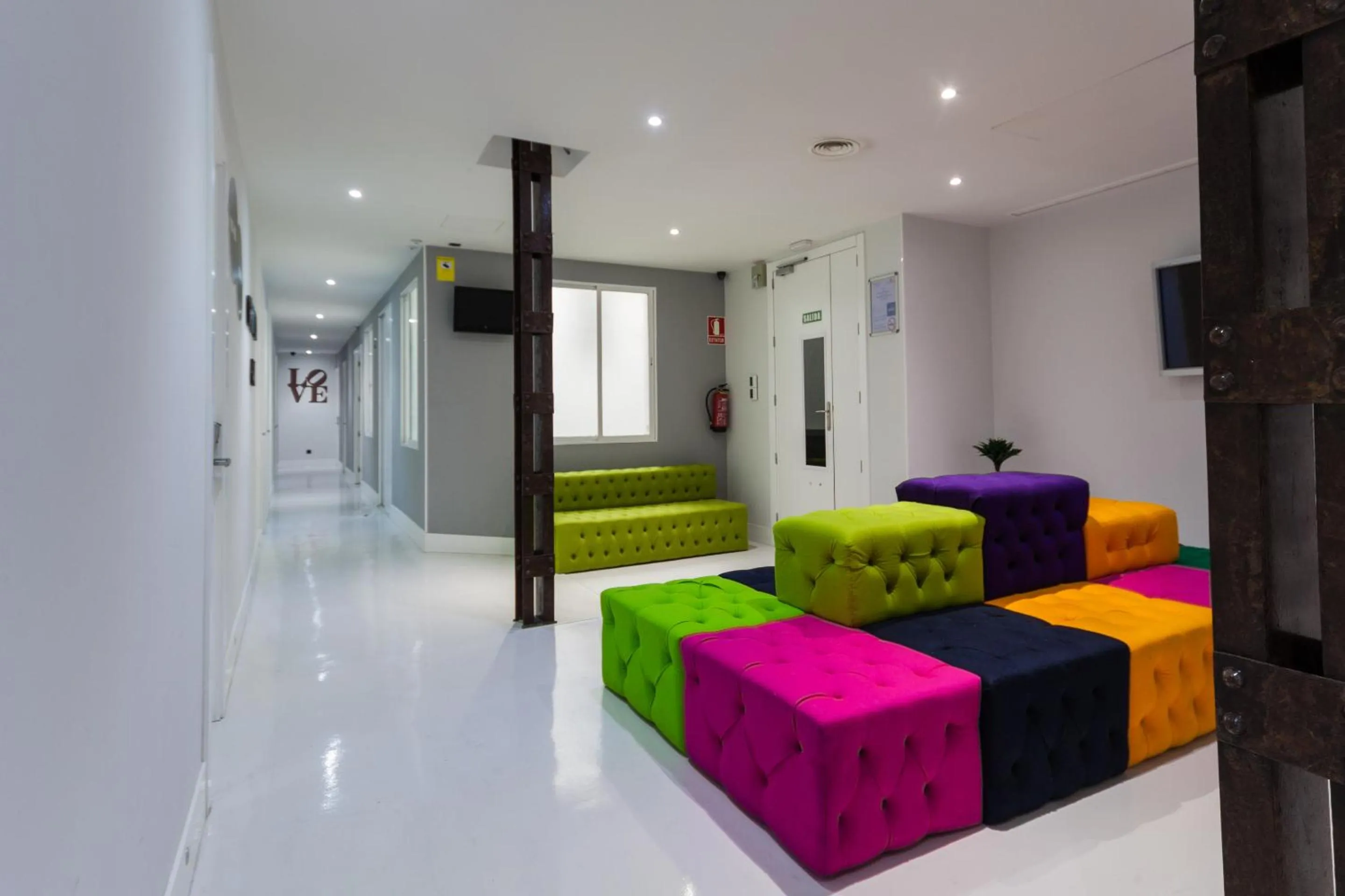 Lobby or reception in Hostal Gran Via 44