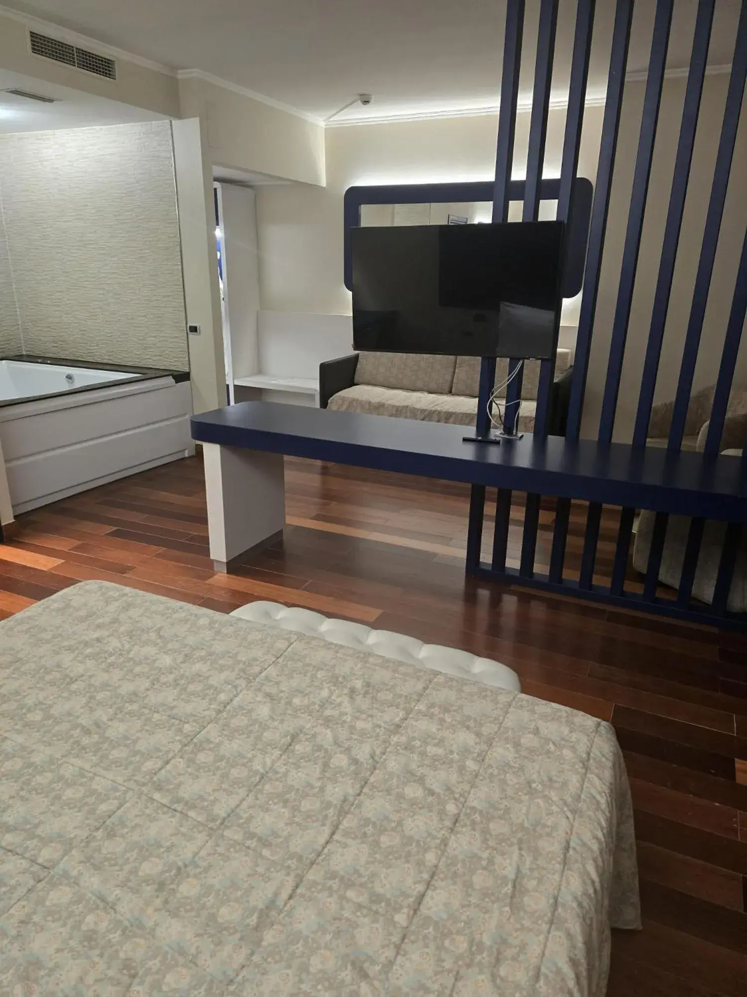 Suite with Hot Tub in Grand Hotel Europa Suite with Hot Tub in Grand Hotel Europa