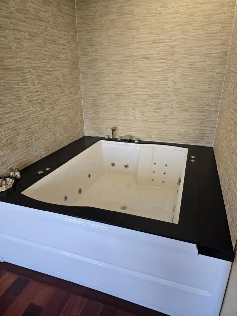 Hot Tub in Grand Hotel Europa