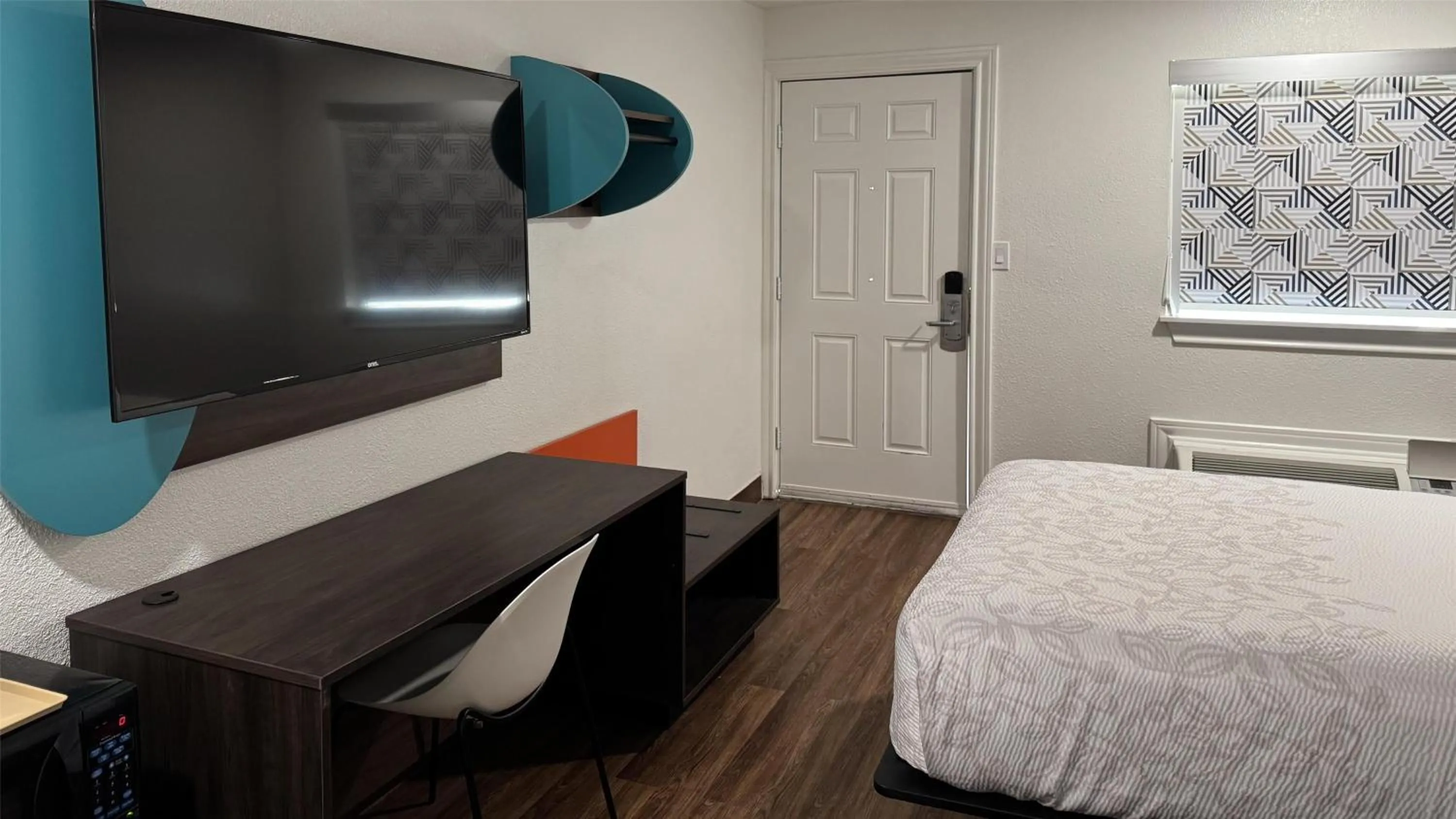 Bedroom, Bed in Motel 6 Galveston, TX Seawall