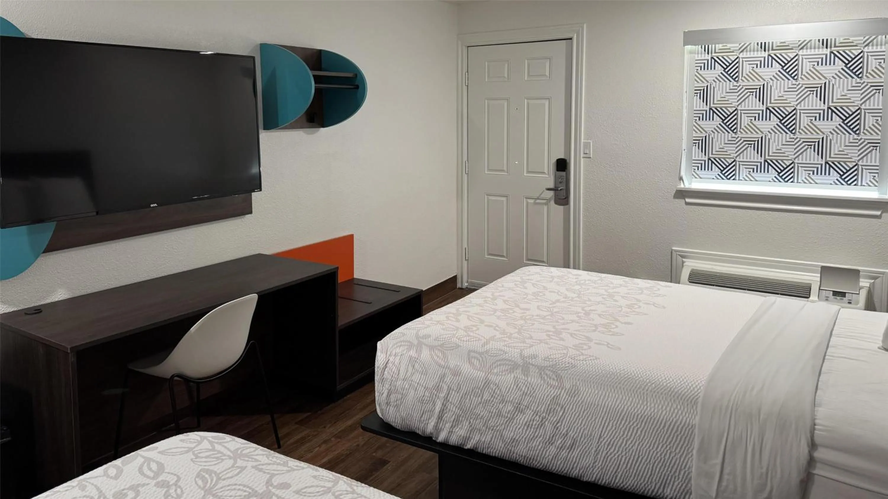 Bedroom, Bed in Motel 6 Galveston, TX Seawall