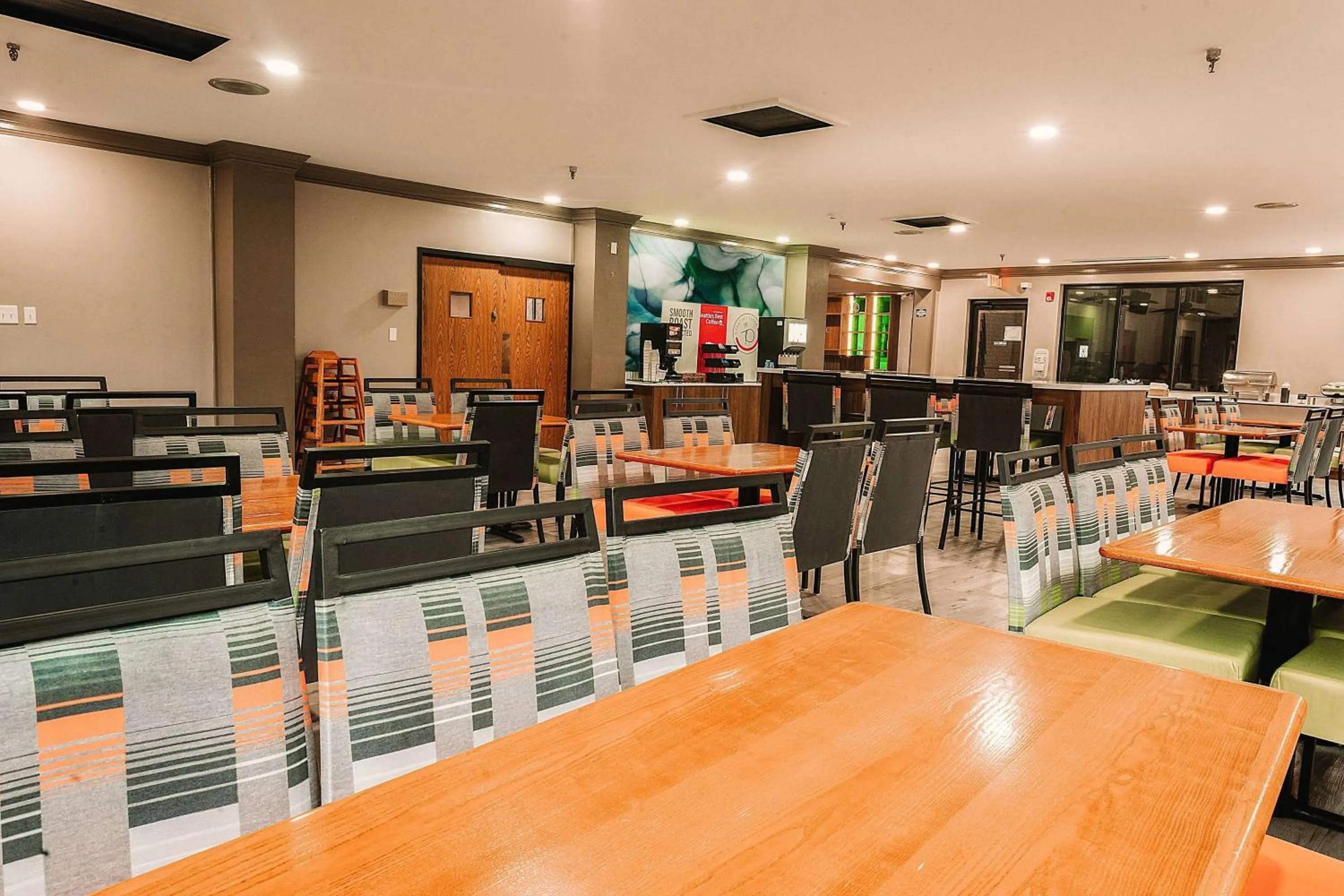 Restaurant/places to eat in Wyndham Garden Williamsburg Busch Gardens Area