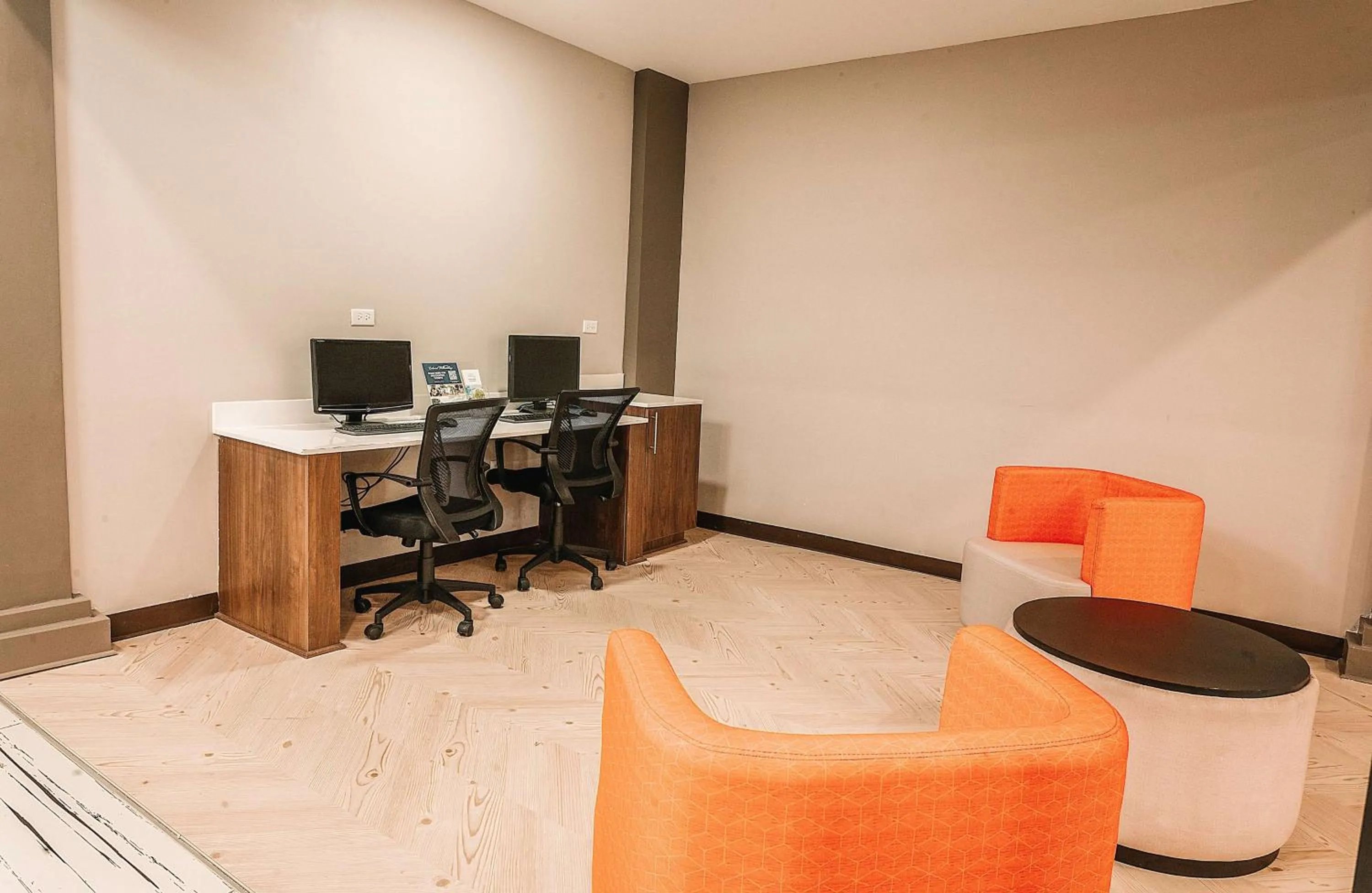 Business facilities in Wyndham Garden Williamsburg Busch Gardens Area