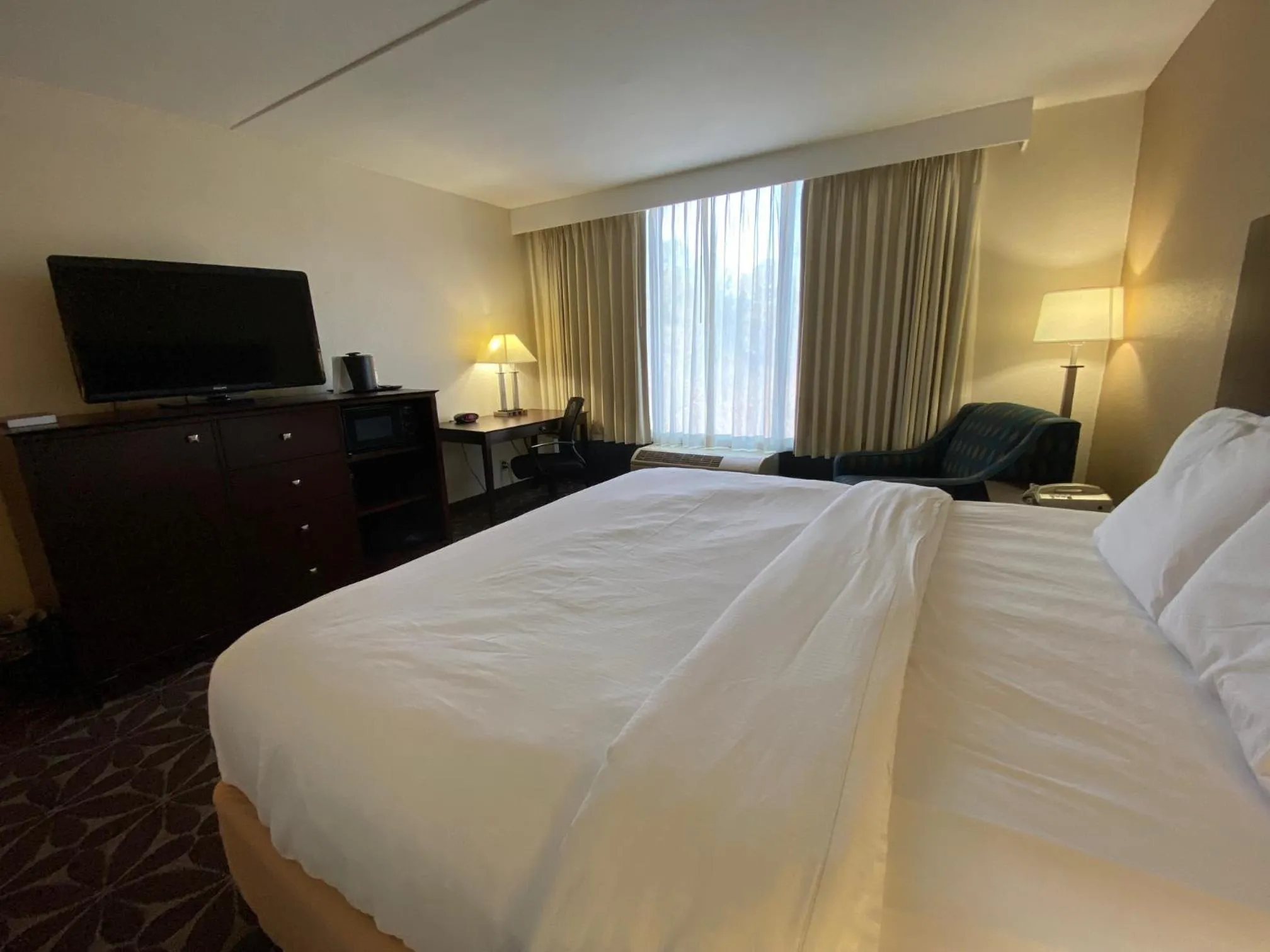 Bed in Wyndham Garden Williamsburg Busch Gardens Area