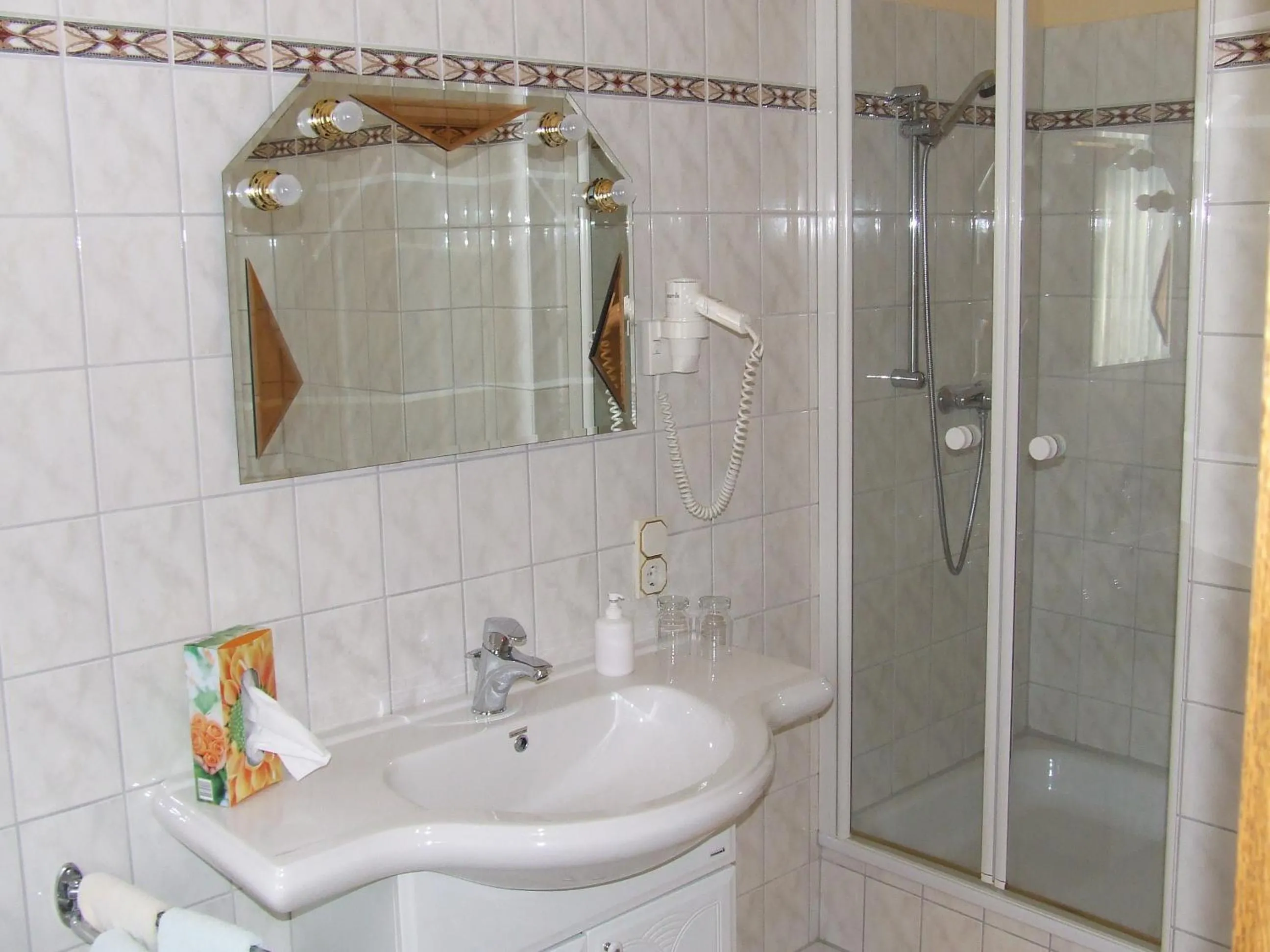 Bathroom in Pension Zueschener Bauernstuben